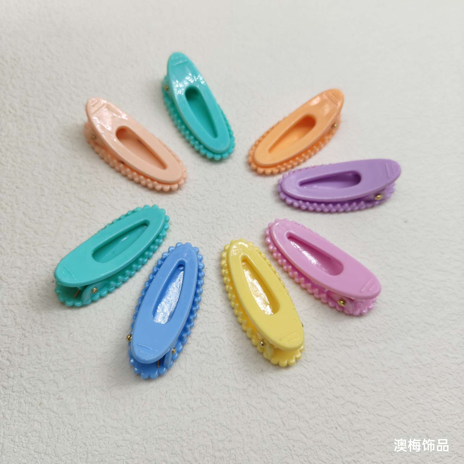 4 cm oval hair clips, solid color with lace, diy resin cream glue hair accessories, candy hair clips, factory direct sales Application Scenario
