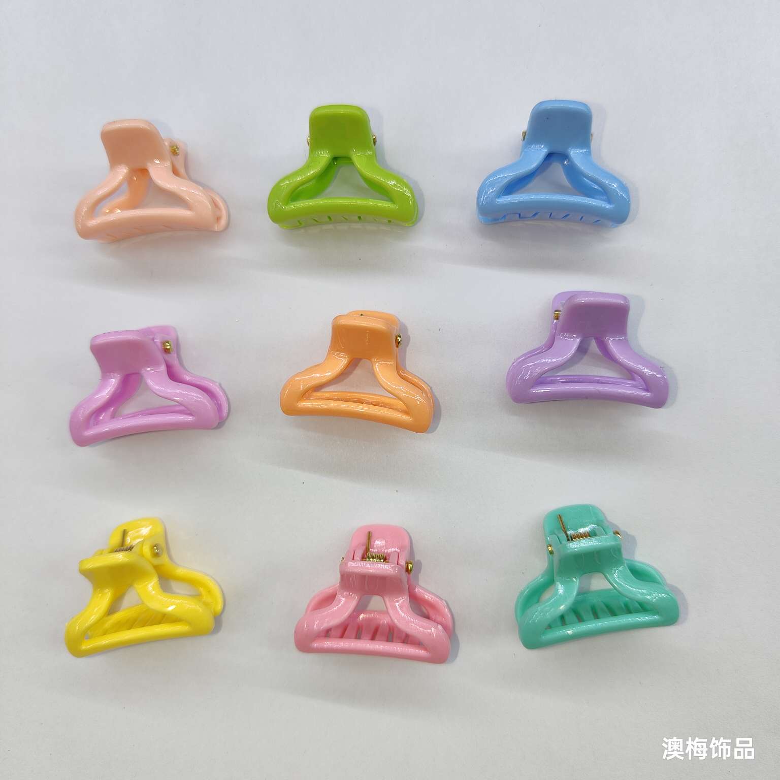 The candy-colored bangs clip on your forehead is a versatile and trendy 2.0cm side clip with a small and exquisite hairpin