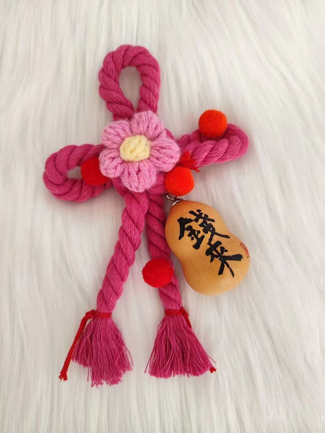 Natural gourd handicrafts, engraved with characters, can be made into door handle pendants, car hangers, keychains, contentment brings happiness, attracting wealth and ensuring safety detail image 3