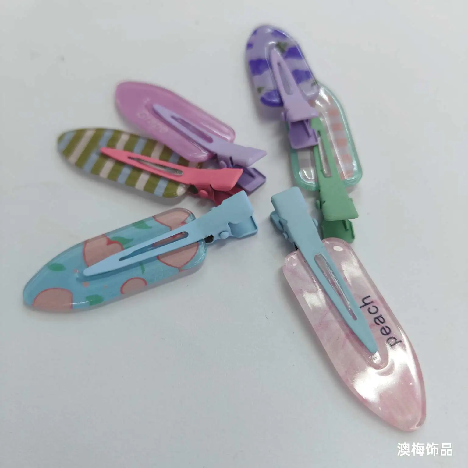 Summer fresh and clean invisible hair clips made of acrylic material, with colorful transparent fruit hair clips. The side clips are exquisite and cute, with a girlish heart detail image 13