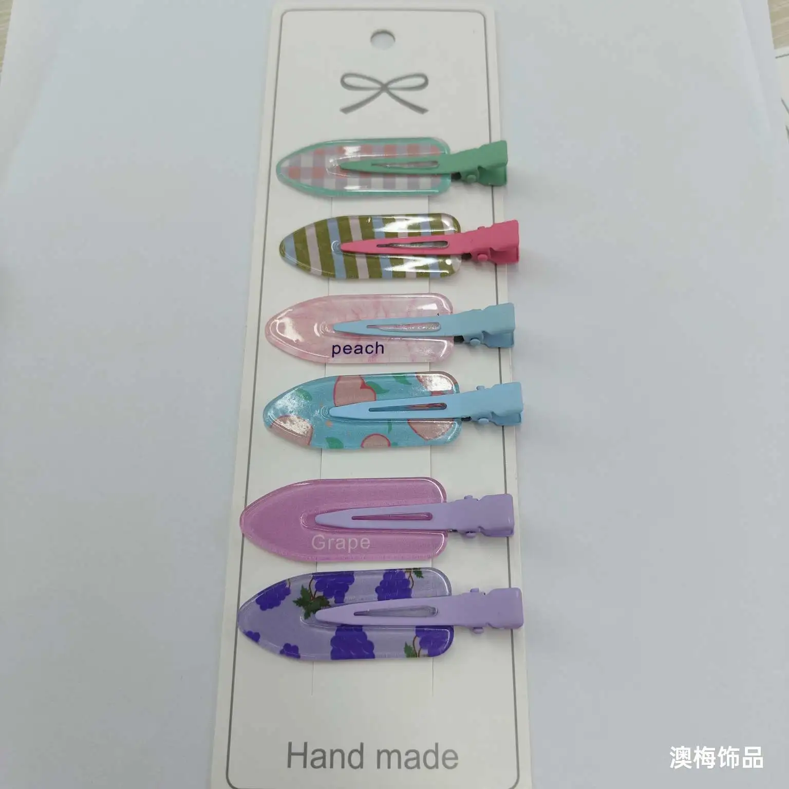Summer fresh and clean invisible hair clips made of acrylic material, with colorful transparent fruit hair clips. The side clips are exquisite and cute, with a girlish heart detail image 3