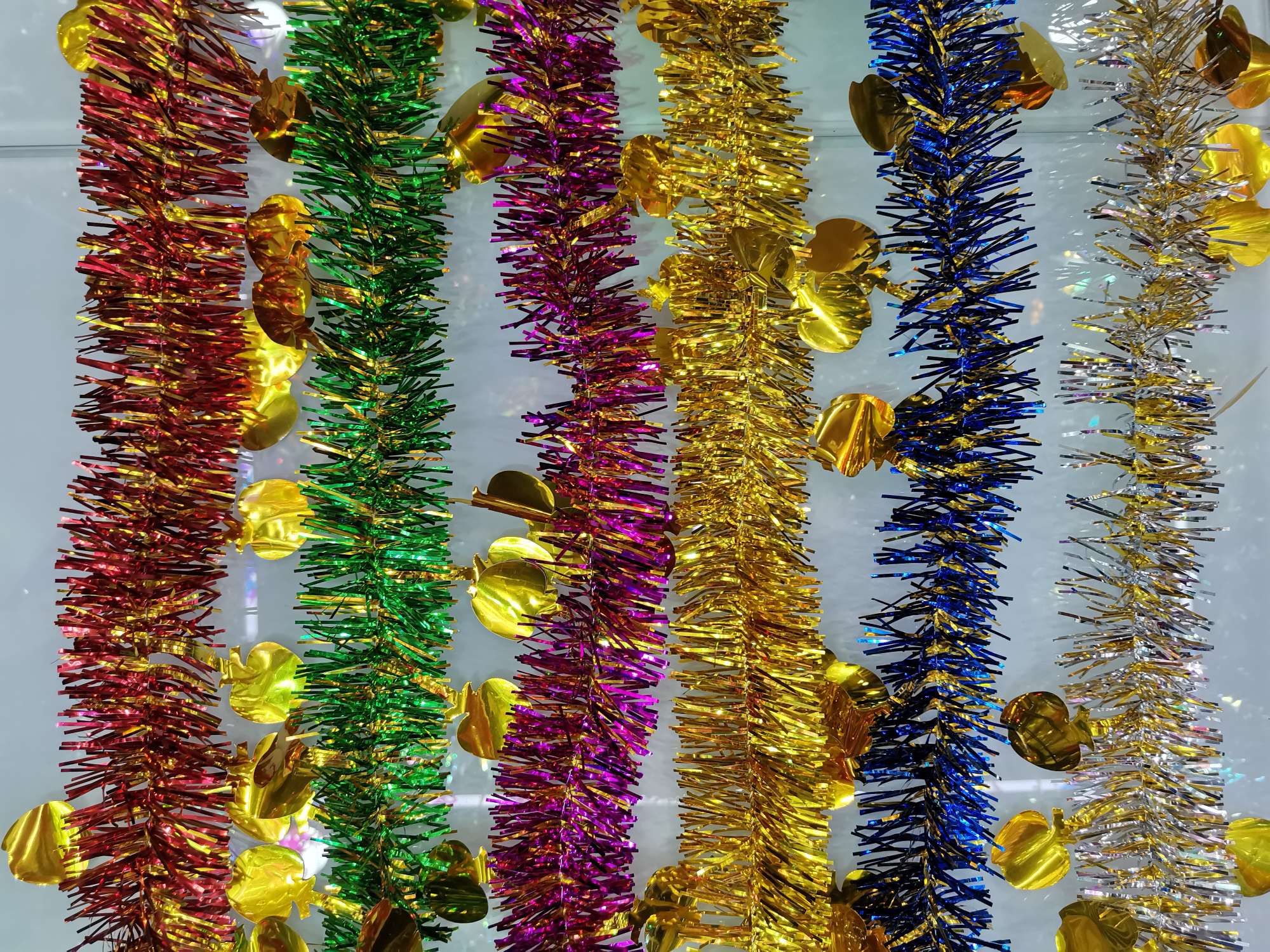 苹果茜草彩条毛条圣诞派对生日节假日用品等跨境爆款