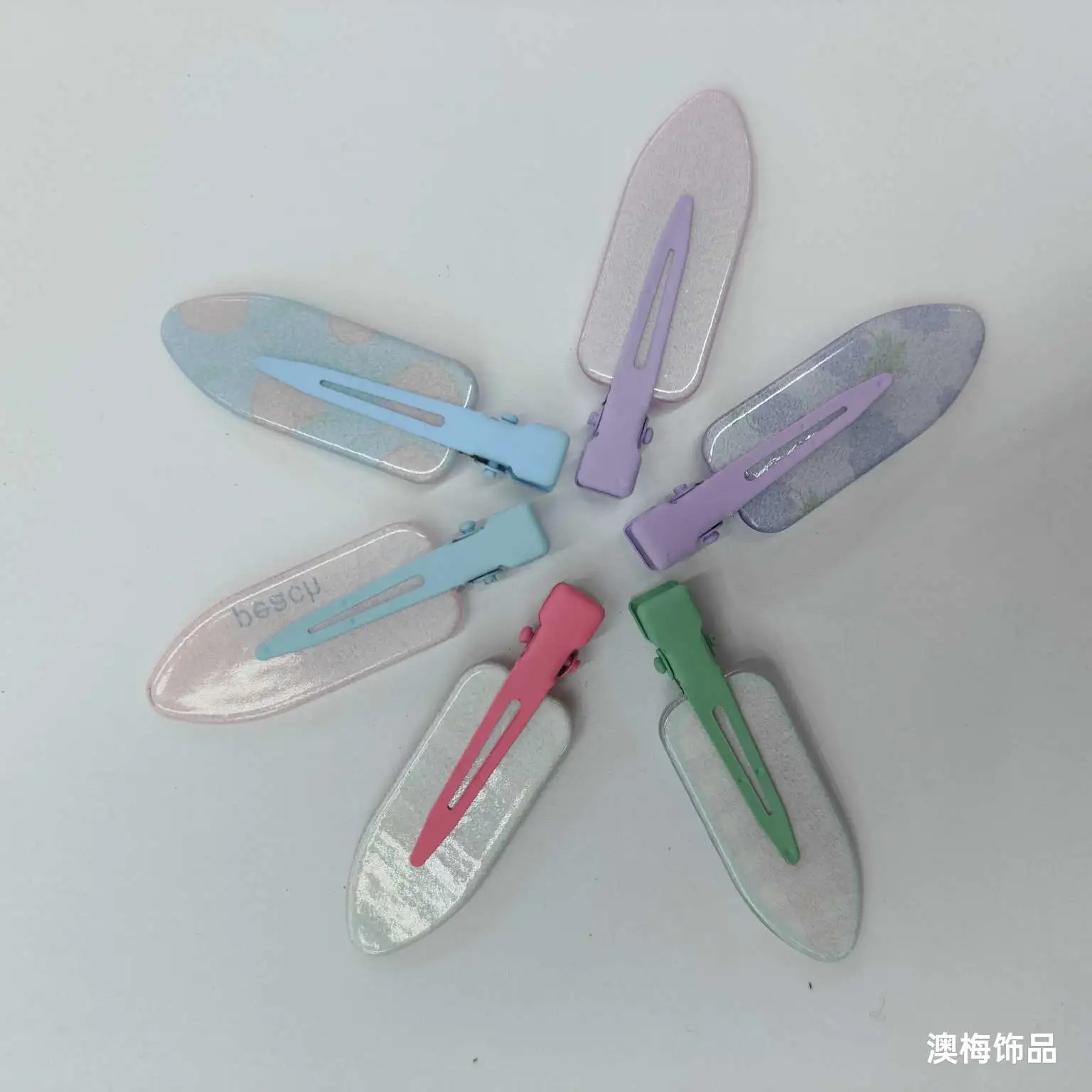 Summer fresh and clean invisible hair clips made of acrylic material, with colorful transparent fruit hair clips. The side clips are exquisite and cute, with a girlish heart detail image 4