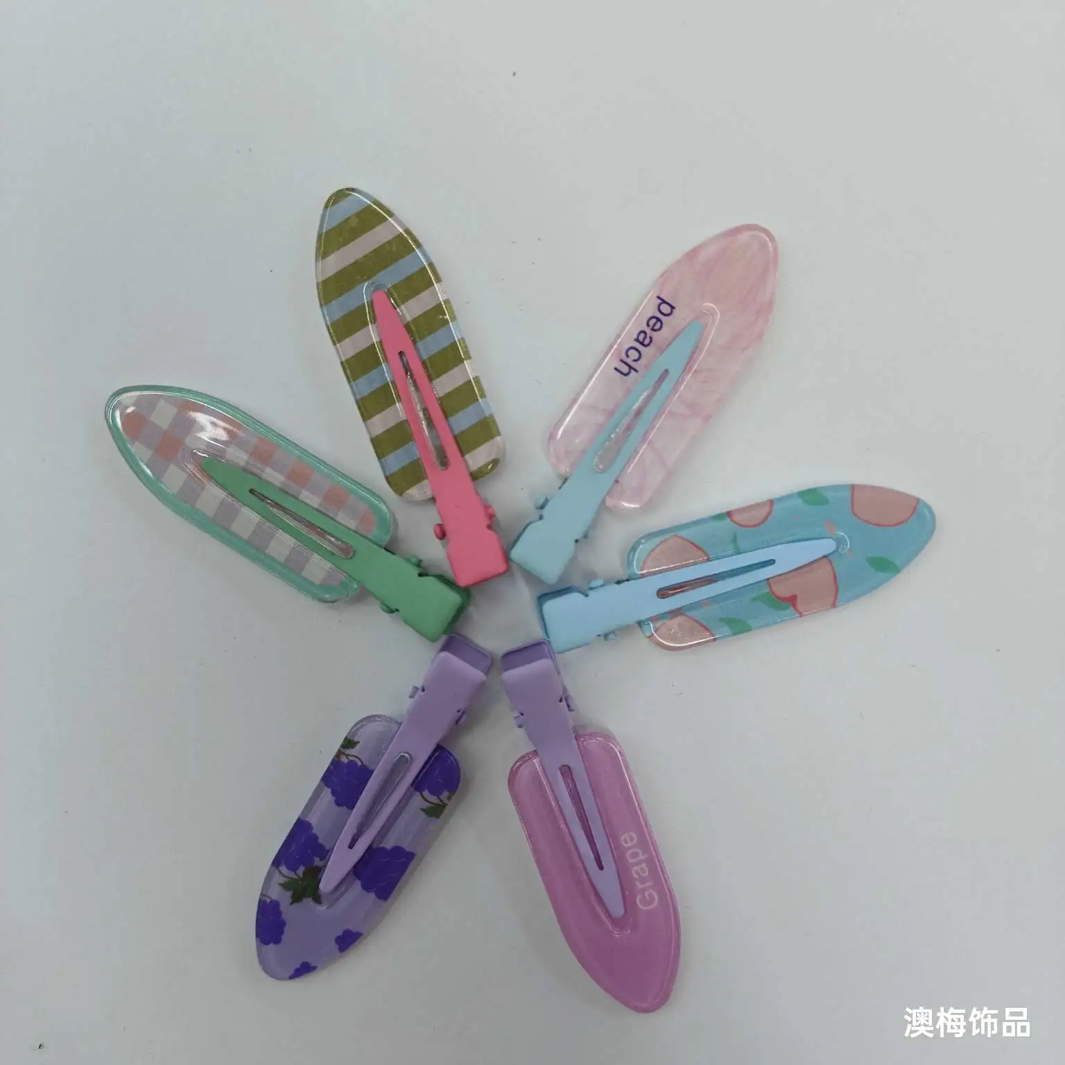 Summer fresh and clean invisible hair clips made of acrylic material, with colorful transparent fruit hair clips. The side clips are exquisite and cute, with a girlish heart detail image 12