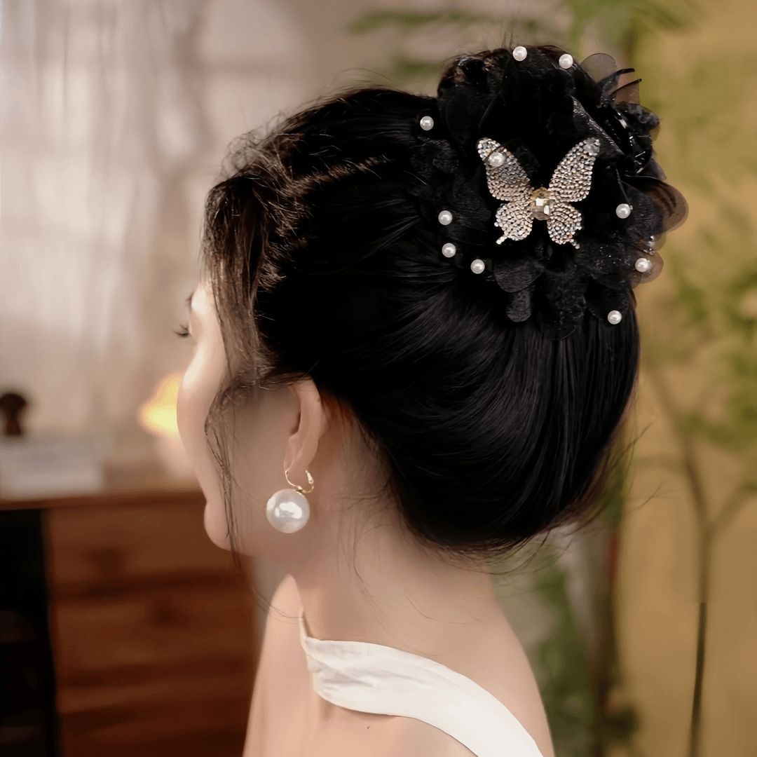 High-end hand-inlaid beaded butterfly shark clip, fashionable black versatile hair accessory, elegant heavy industry light luxury accessory gripper detail image 4