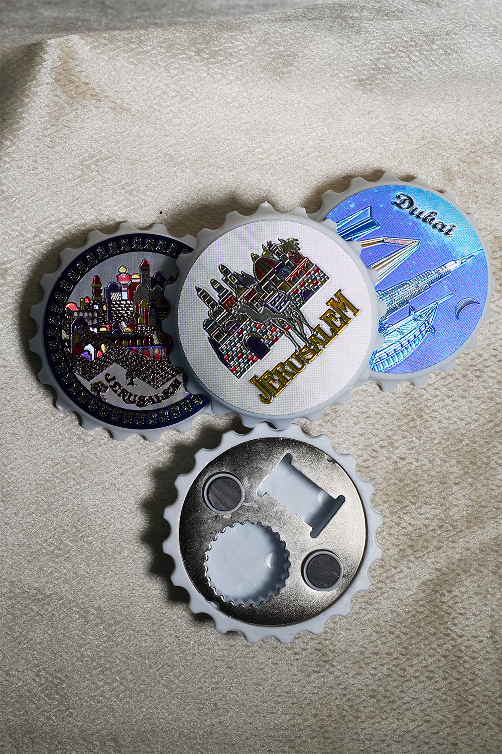 仿真摇摆莲花灯/镜子工艺品/圣诞节日葡萄串挂饰/地球仪/太极武术扇细节图