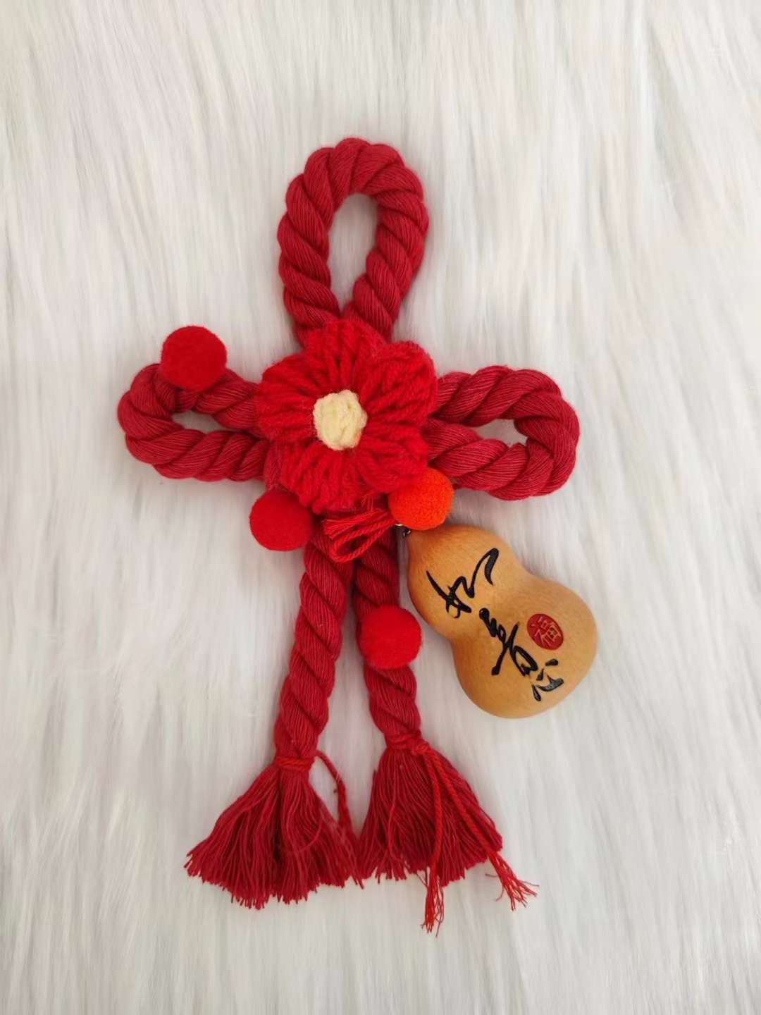 Natural gourd handicrafts, engraved with characters, can be made into door handle pendants, car hangers, keychains, contentment brings happiness, attracting wealth and ensuring safety detail image 2