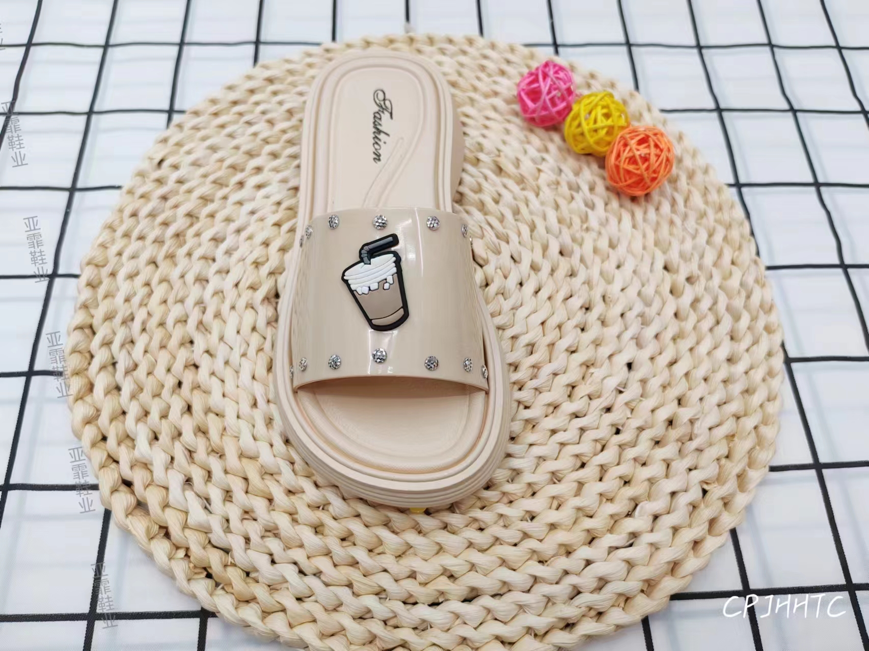 Summer fashionable children's slippers