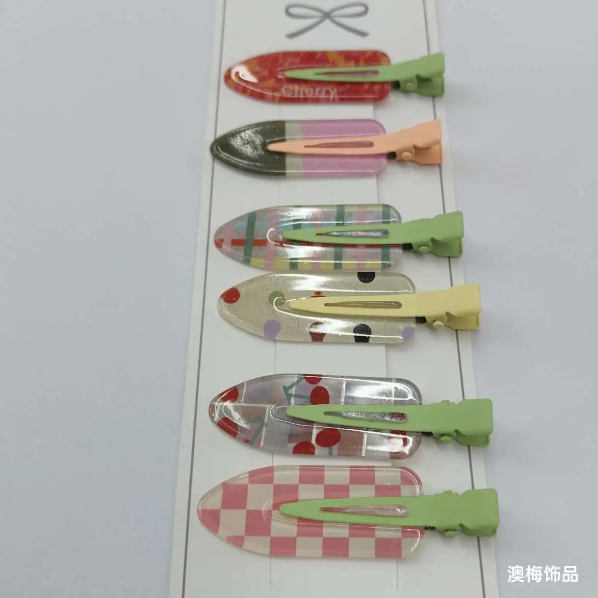 Summer fresh and clean invisible hair clips made of acrylic material, with colorful transparent fruit hair clips. The side clips are exquisite and cute, with a girlish heart detail image 2