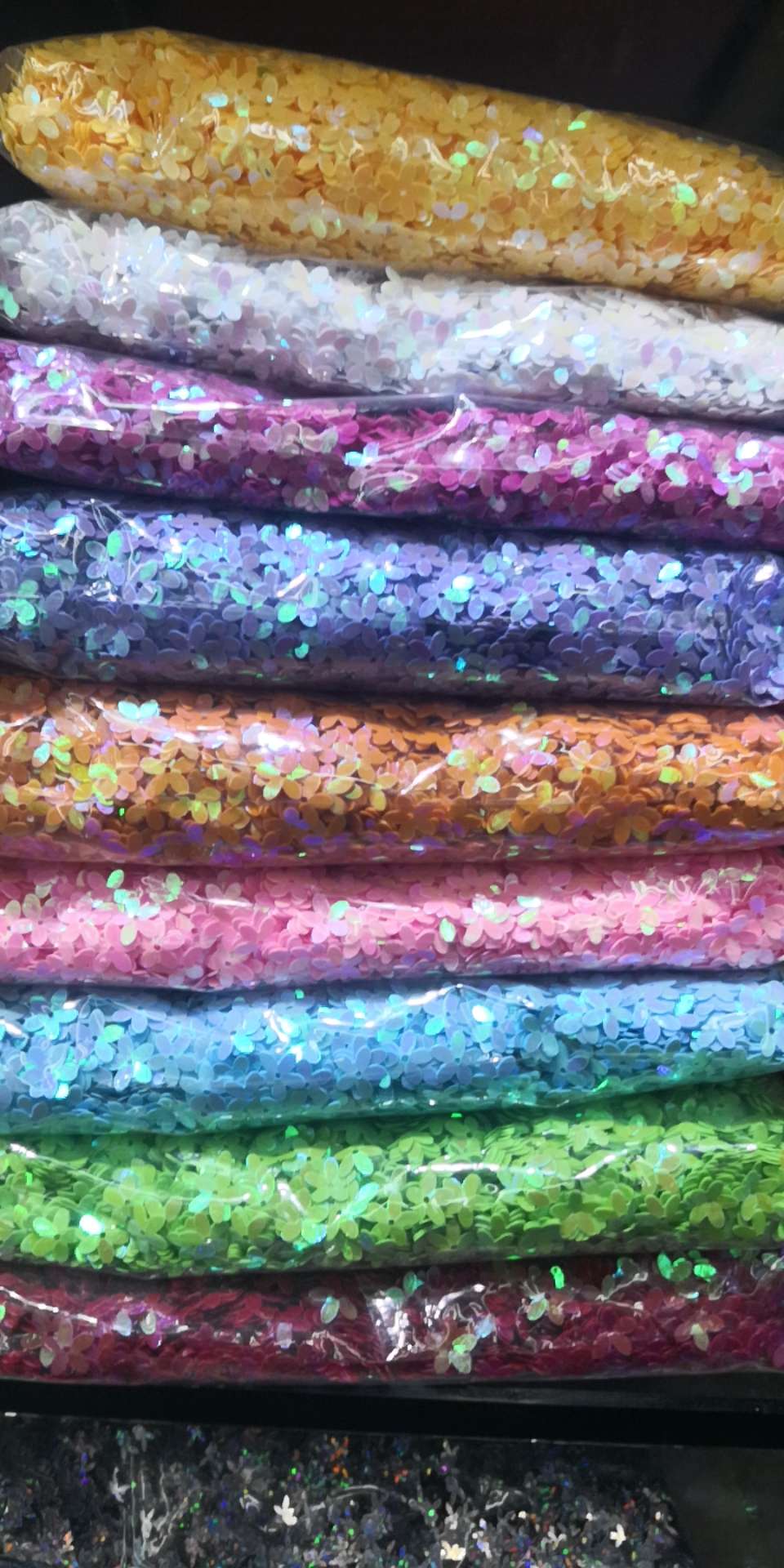 10MM五叶花凹亮片花朵，饰品配件，服装配件，DIY手工制作配件，工艺品配件500包装白底实物图