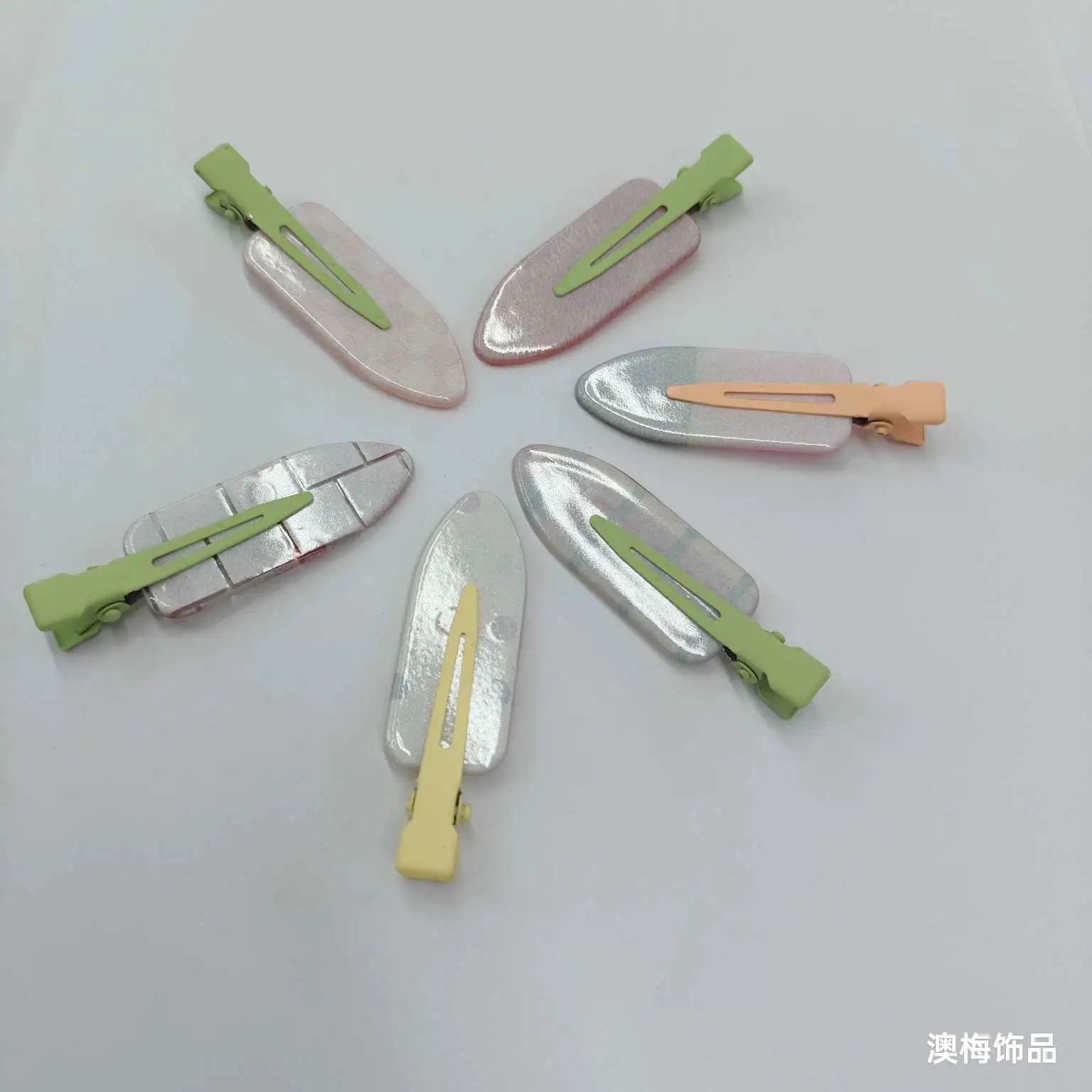 Summer fresh and clean invisible hair clips made of acrylic material, with colorful transparent fruit hair clips. The side clips are exquisite and cute, with a girlish heart detail image 5