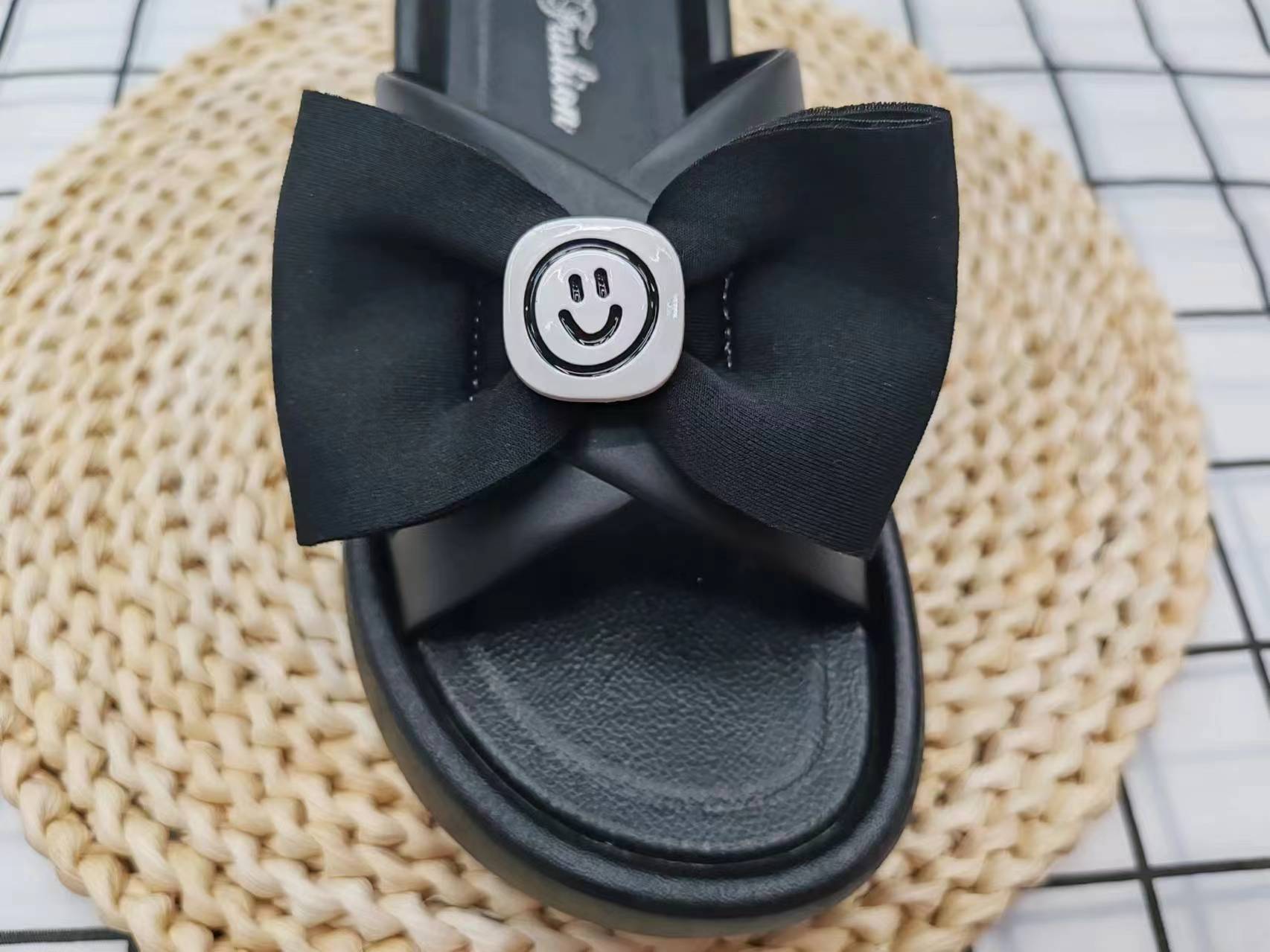 Summer fashion thick-soled bow flip-flops details Picture