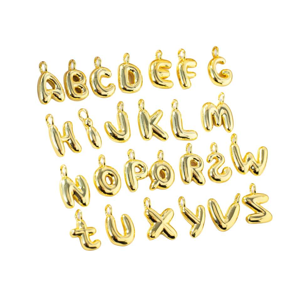 European and American fashion style cross-border jewelry accessory copper necklace plated with 18K gold and 26 English letters Application Scenario