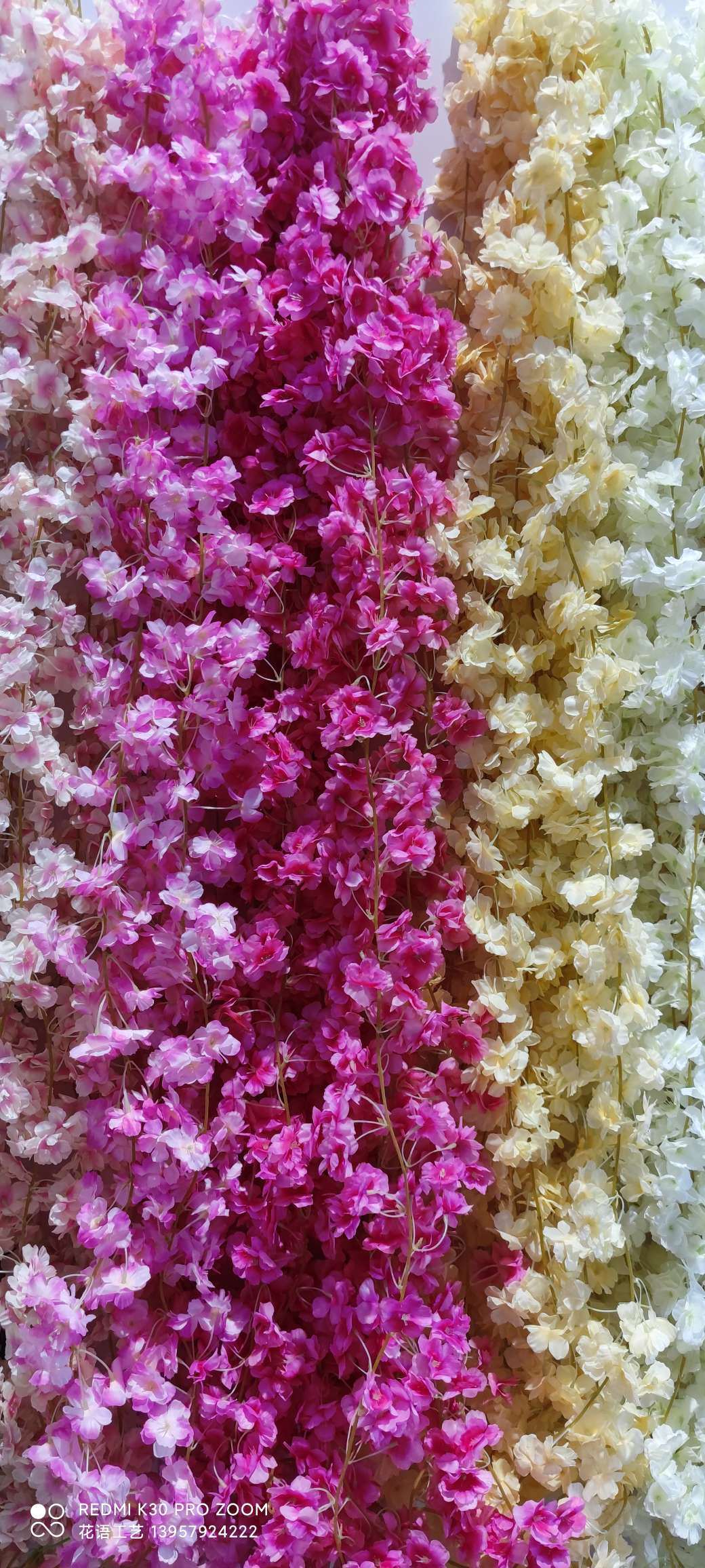 Artificial green plants, vines, green leaves, ceiling decoration, artificial flowers, vines, balconies, water pipes, plastic grape leaves Application Scenario