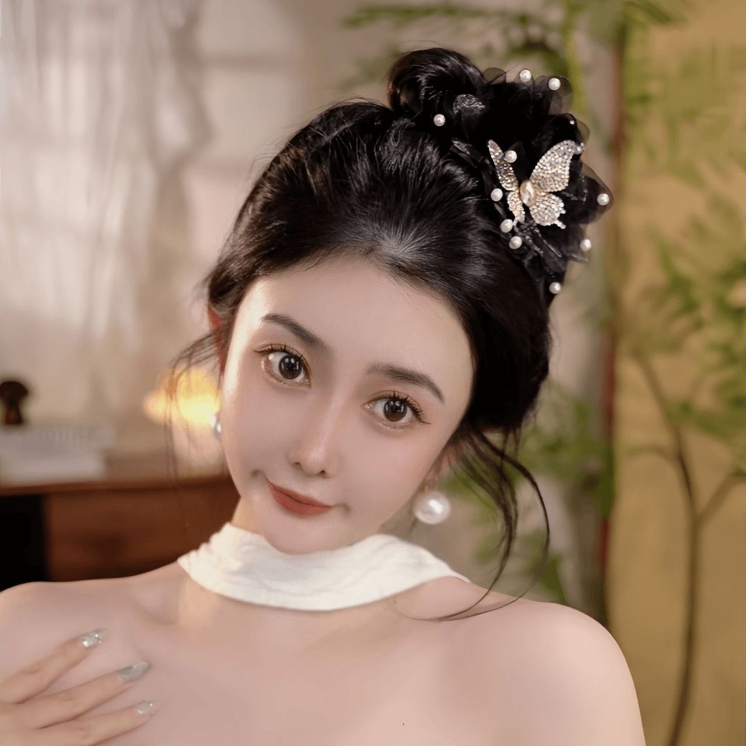 High-end hand-inlaid beaded butterfly shark clip, fashionable black versatile hair accessory, elegant heavy industry light luxury accessory gripper Application Scenario
