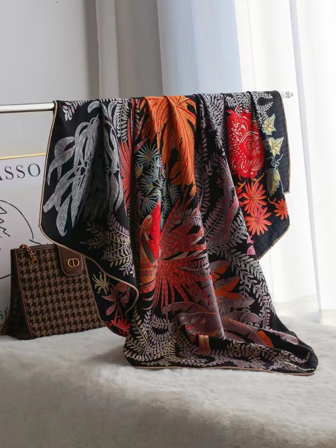 135 Double Side Silk Wool Large Square Scarf Mulberry Silk Wool Silk Scarf Sunscreen Absorbent Fashion All-Match Shawl Scarf For Women Application Scenario