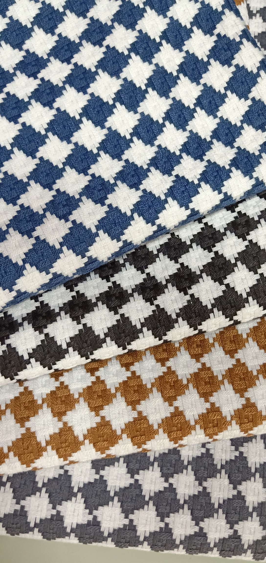 This small chanel-style linen fabric is specially designed for leather and dyed jacquard fabric. It is made of high-quality waffle polyester tape, which is fashionable, durable, lightweight and comfortable to the touch detail image 12