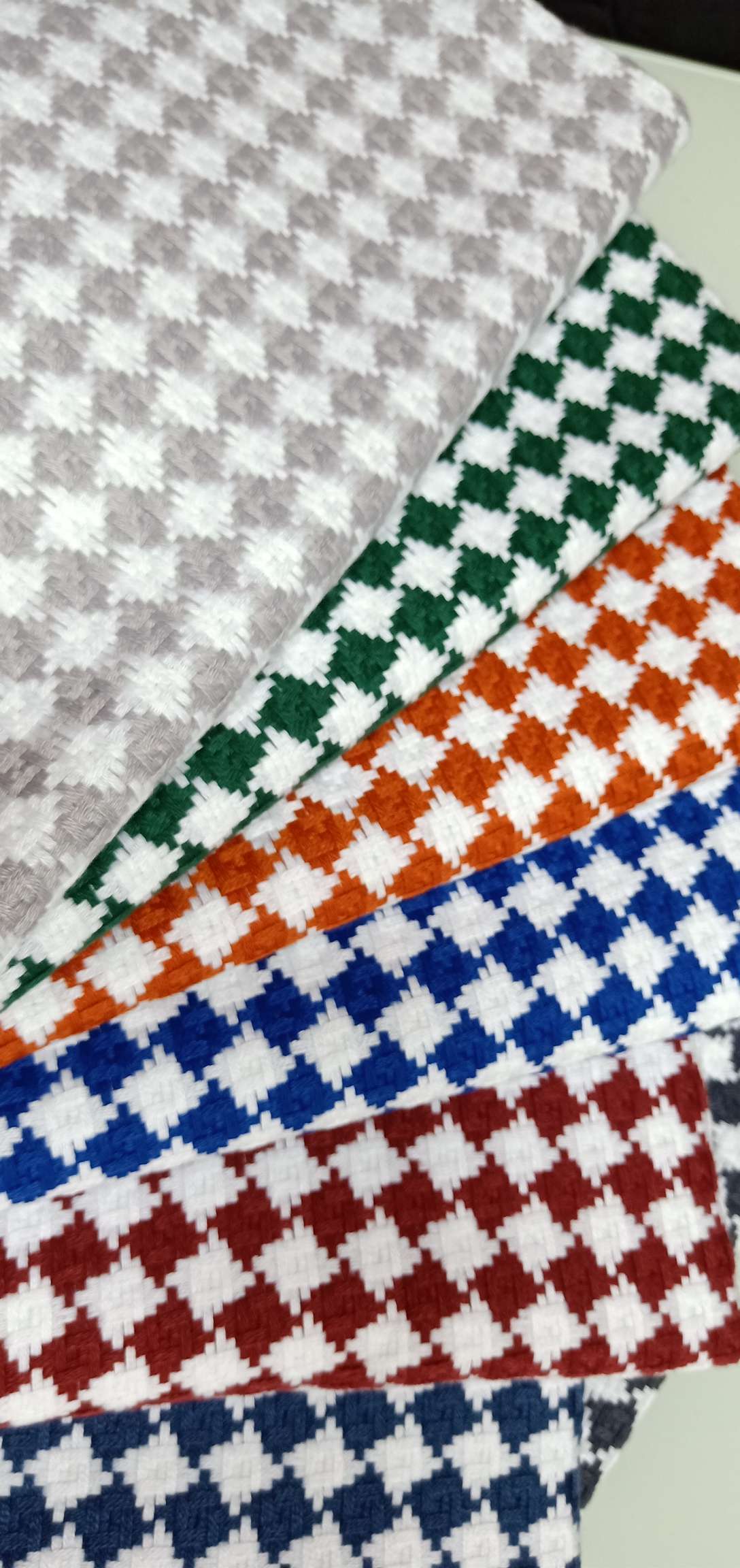 This small chanel-style linen fabric is specially designed for leather and dyed jacquard fabric. It is made of high-quality waffle polyester tape, which is fashionable, durable, lightweight and comfortable to the touch detail image 10