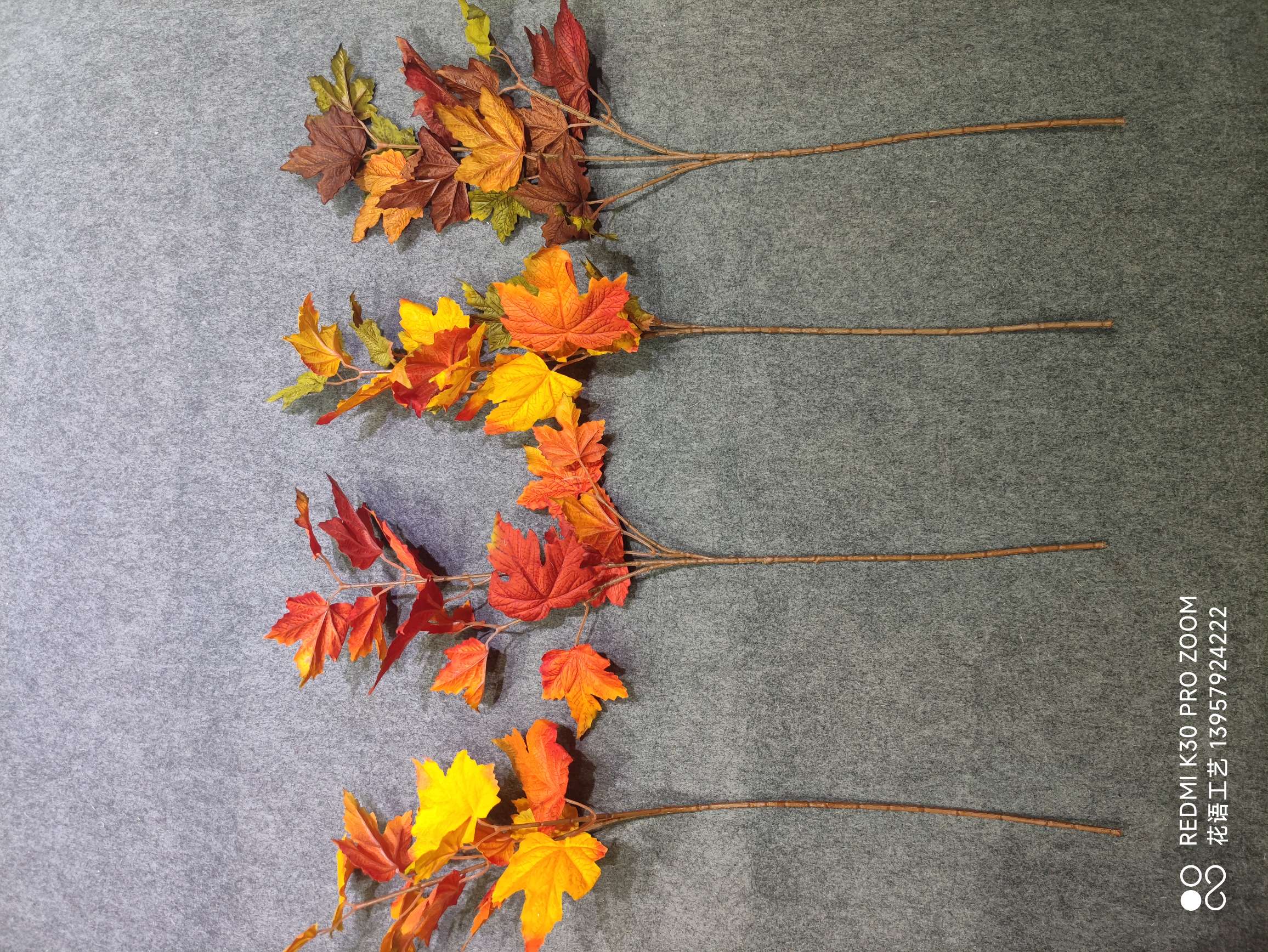 Artificial Maple Leaf Artificial Fall Color Small Bundle Halloween Thanksgiving Decoration Autumn Artificial Plant Cloth Leaves Fake Flowers Application Scenario