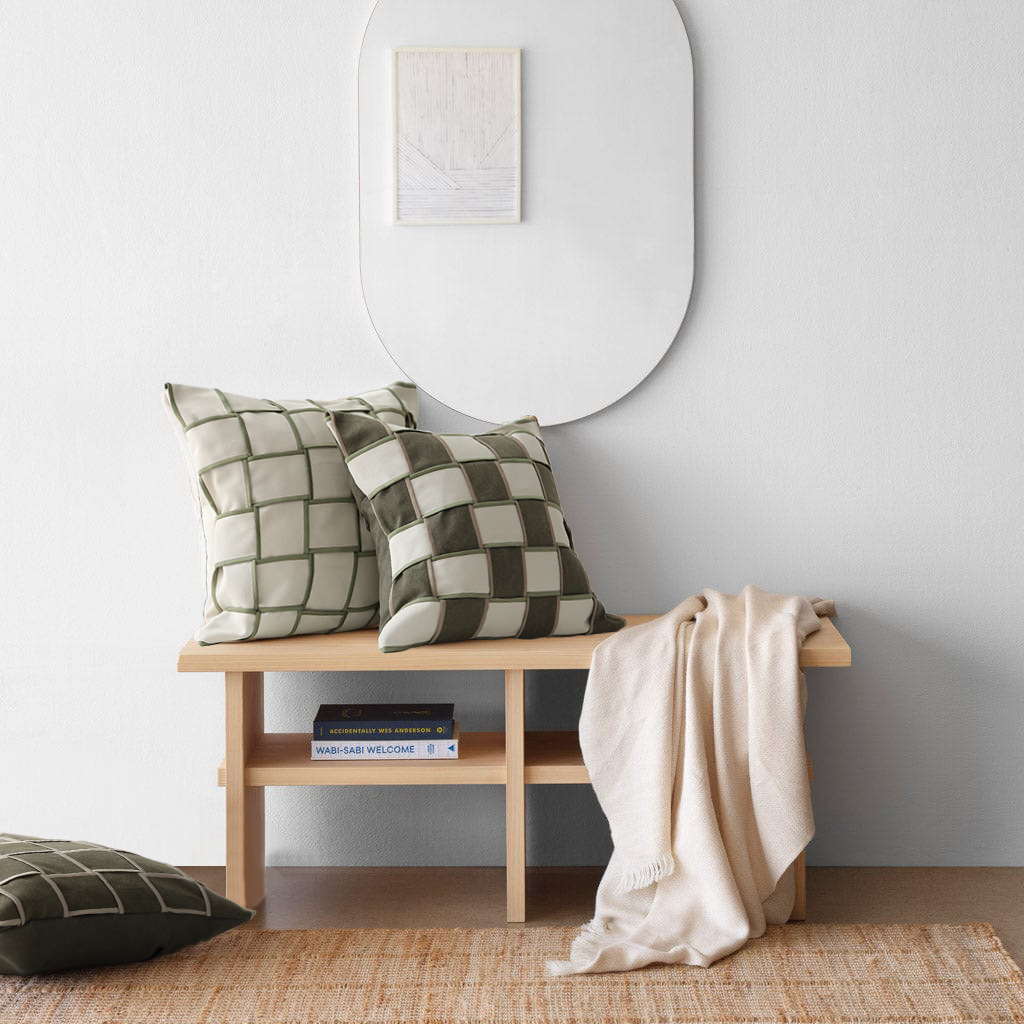 In the afternoon, there are simple grid handcrafted pillowcases, canvas close-knit cross-woven sofa cushions, and bedside cushions details Picture