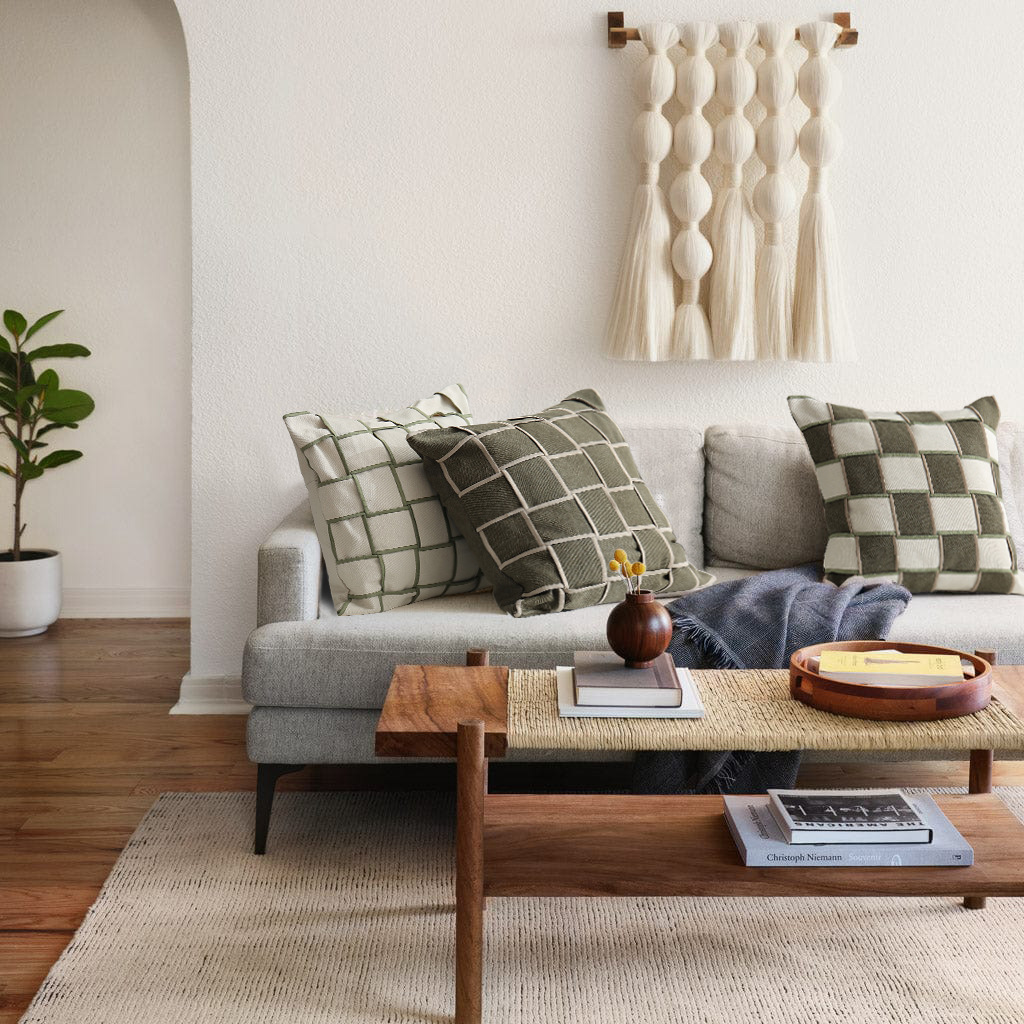 In the afternoon, there are simple grid handcrafted pillowcases, canvas close-knit cross-woven sofa cushions, and bedside cushions