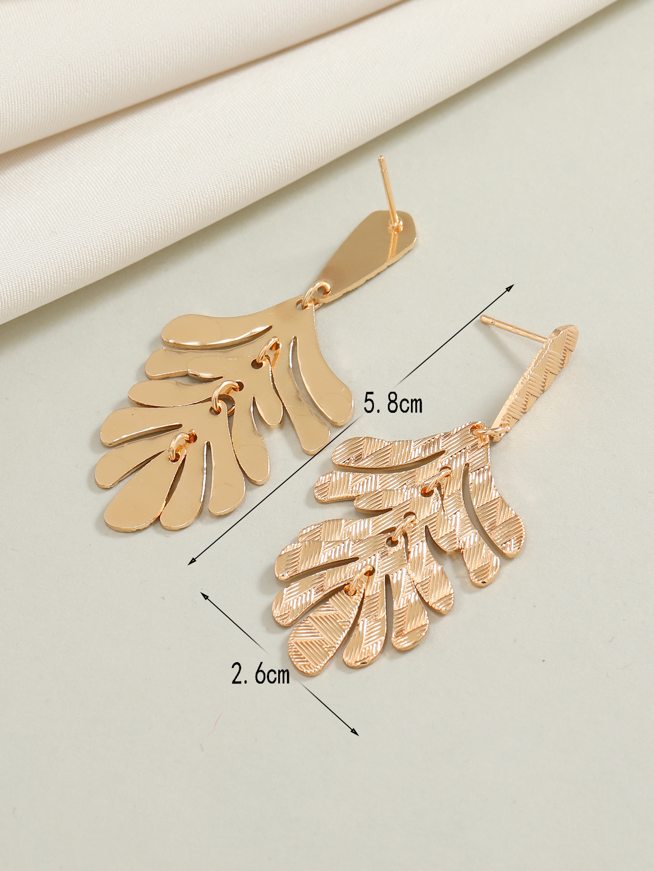 饰品/耳饰/耳环/珍珠耳环/耳钉细节图