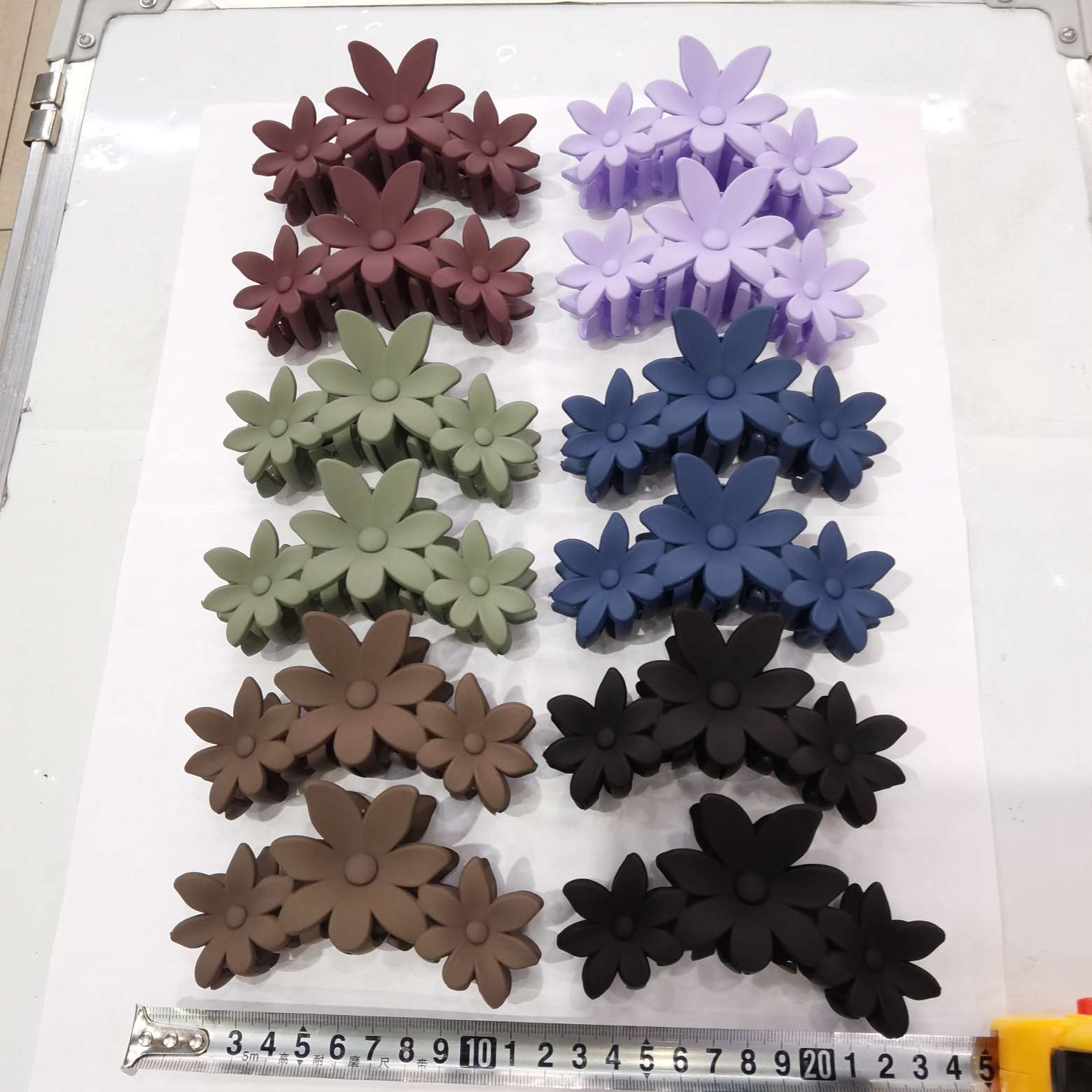 12 cm dark rubber hairpin headwear with three flowers and six colors rubber scratch-off headwear detail image 2
