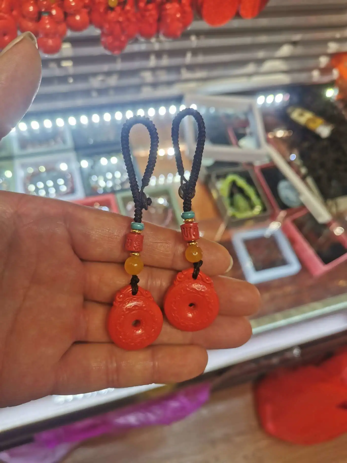 Cinnabar keychain detail image 10