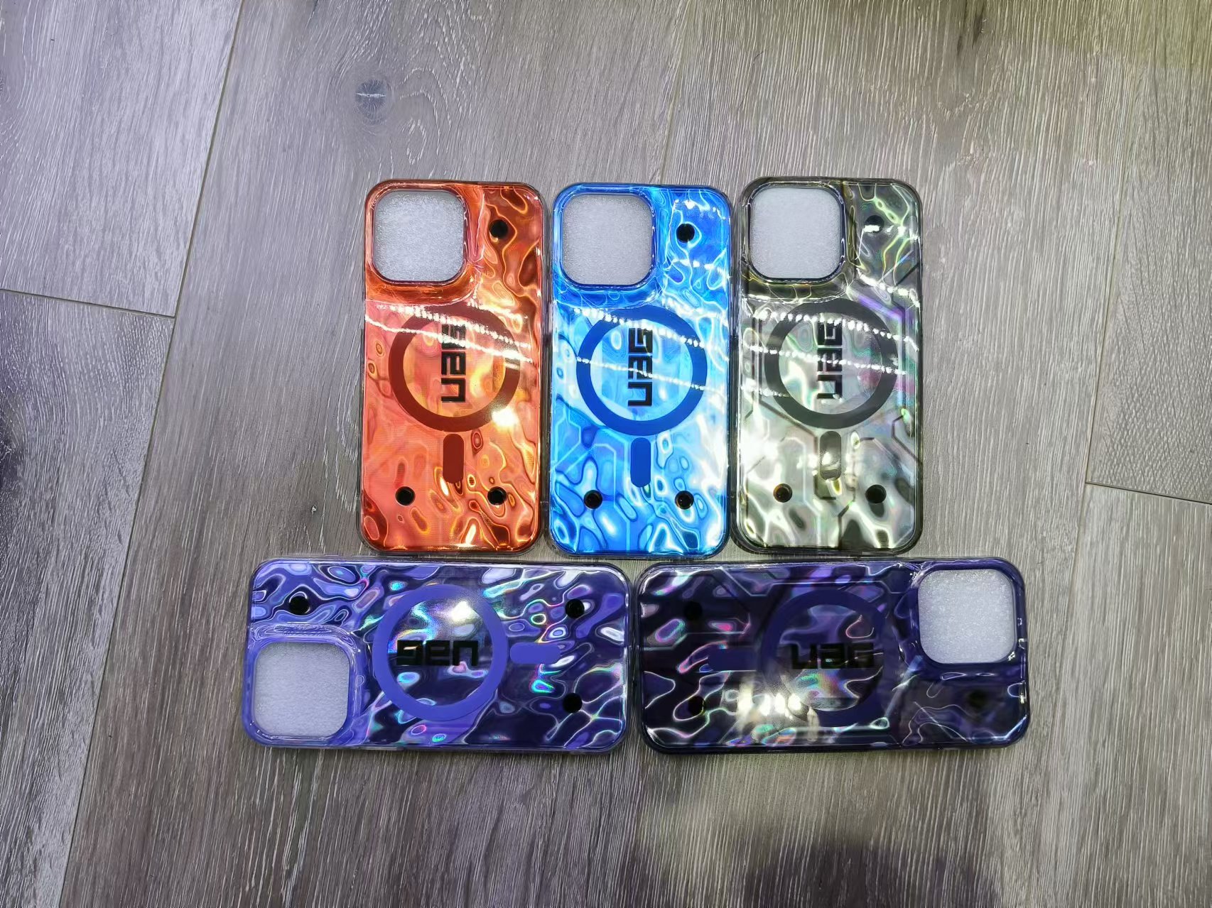Bright water corrugated bottom phone case