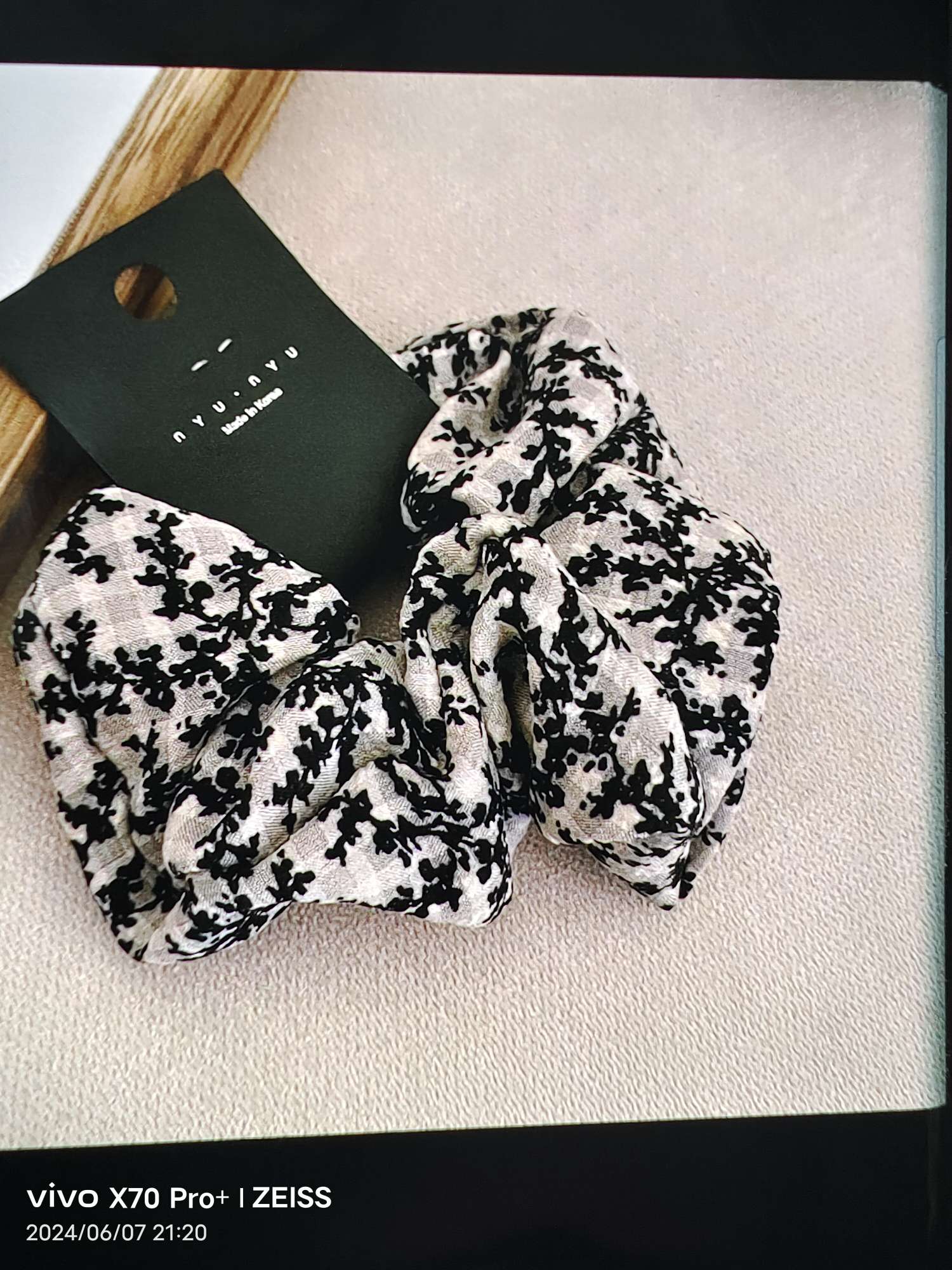 Korean high-end minimalist floral large intestine hair band, high school girls' elastic design, popular hair tie on Instagram girls