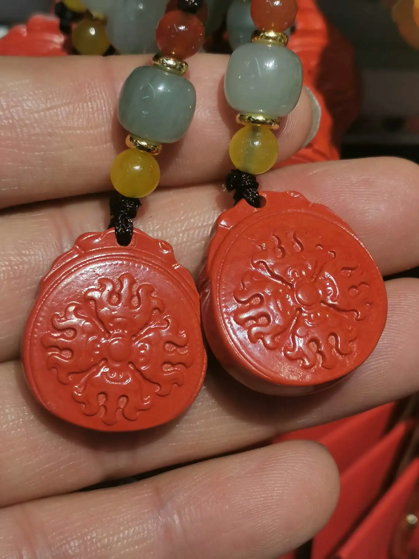 Cinnabar keychain detail image 4