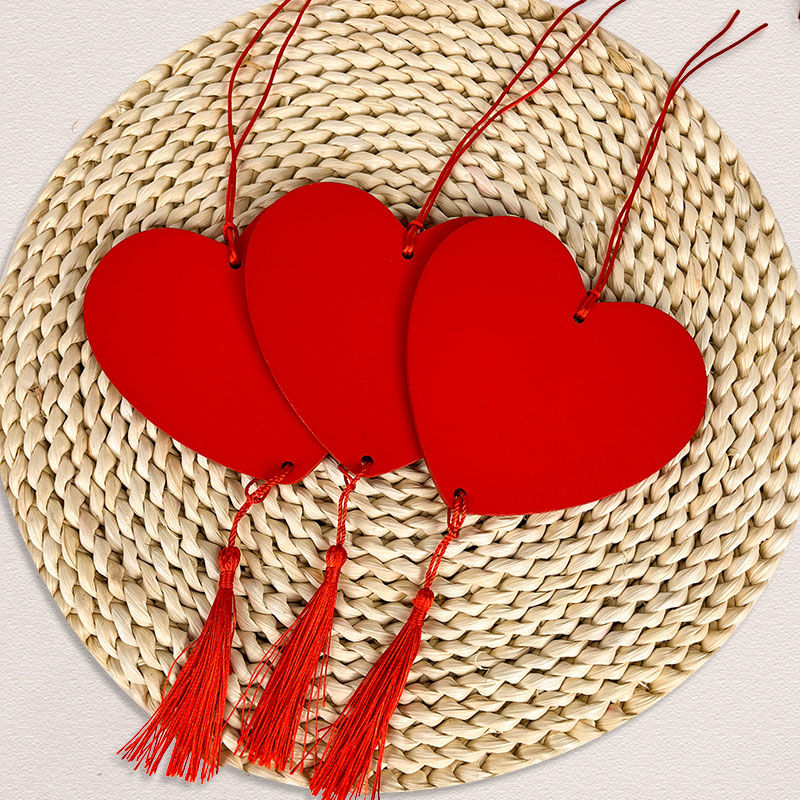 Wooden waterproof heart-shaped wish plaque, scenic area message wish decoration, wish hanging plaque, heart-shaped waterproof handwritten Application Scenario