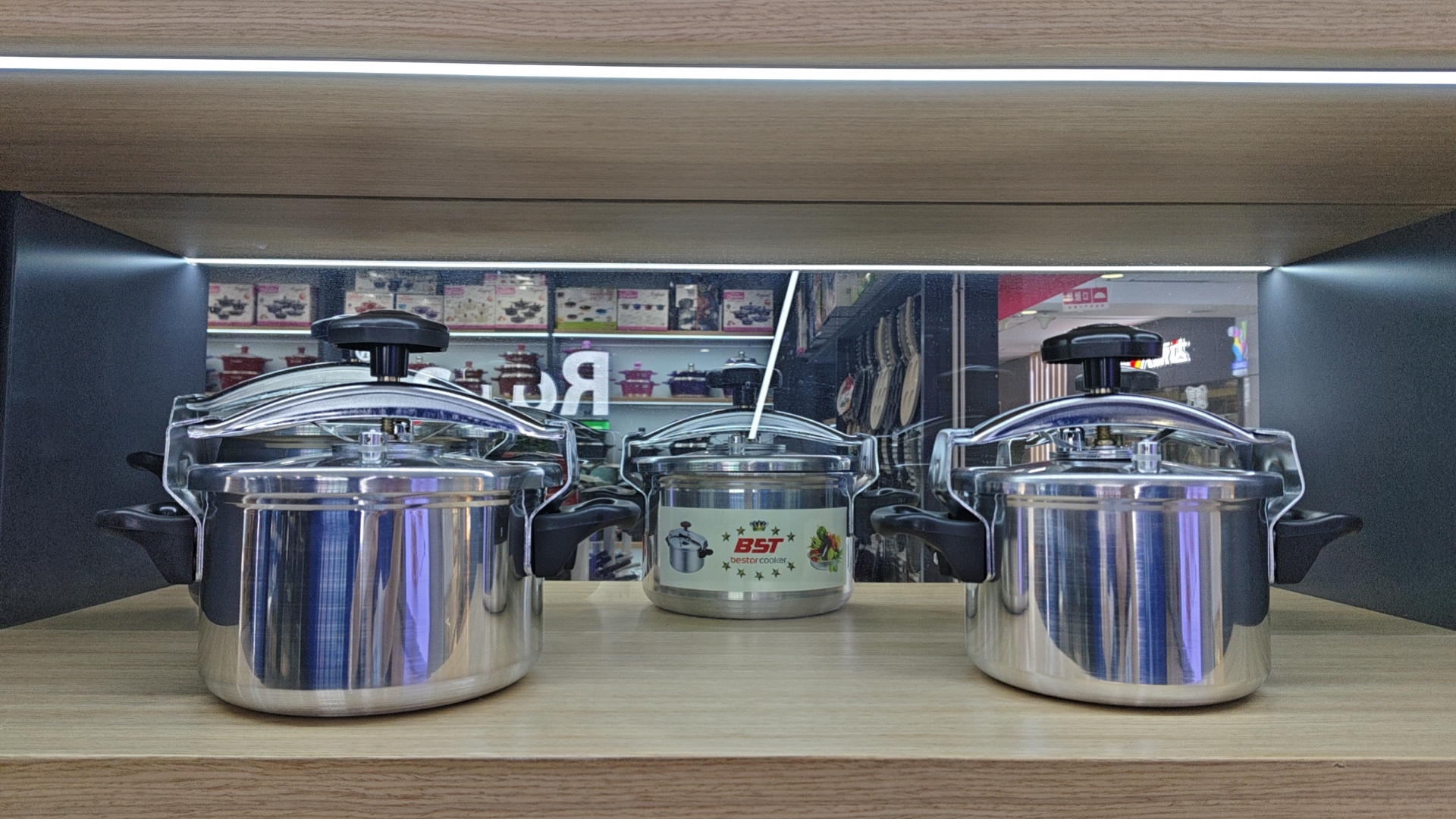 11-liter stainless steel pressure cooker Item Picture