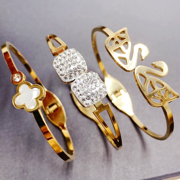 不锈钢手镯，款式新颖，质量可靠，价格便宜