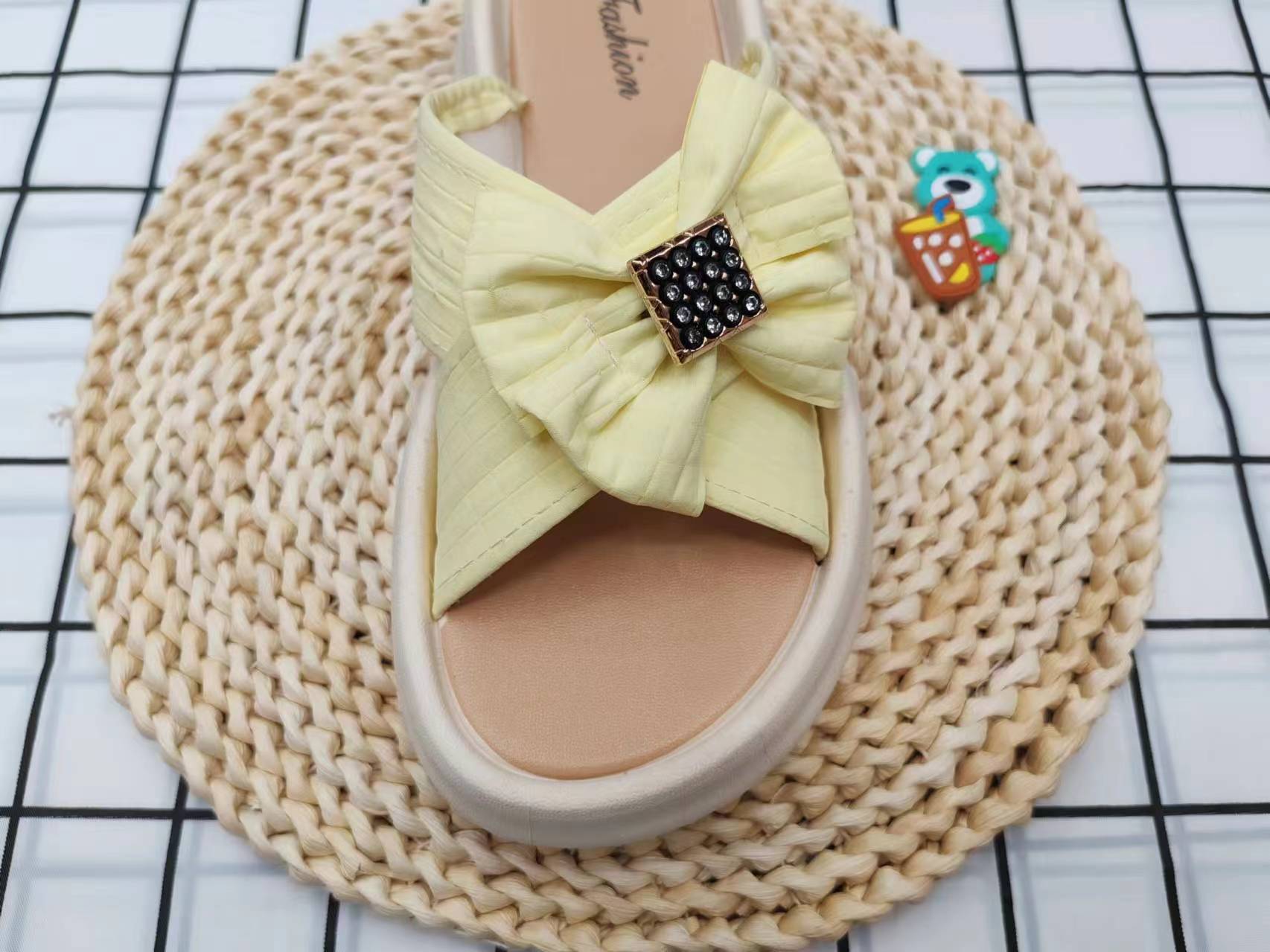 Summer fashion outerwear thick-soled bow-shaped flip-flops details Picture