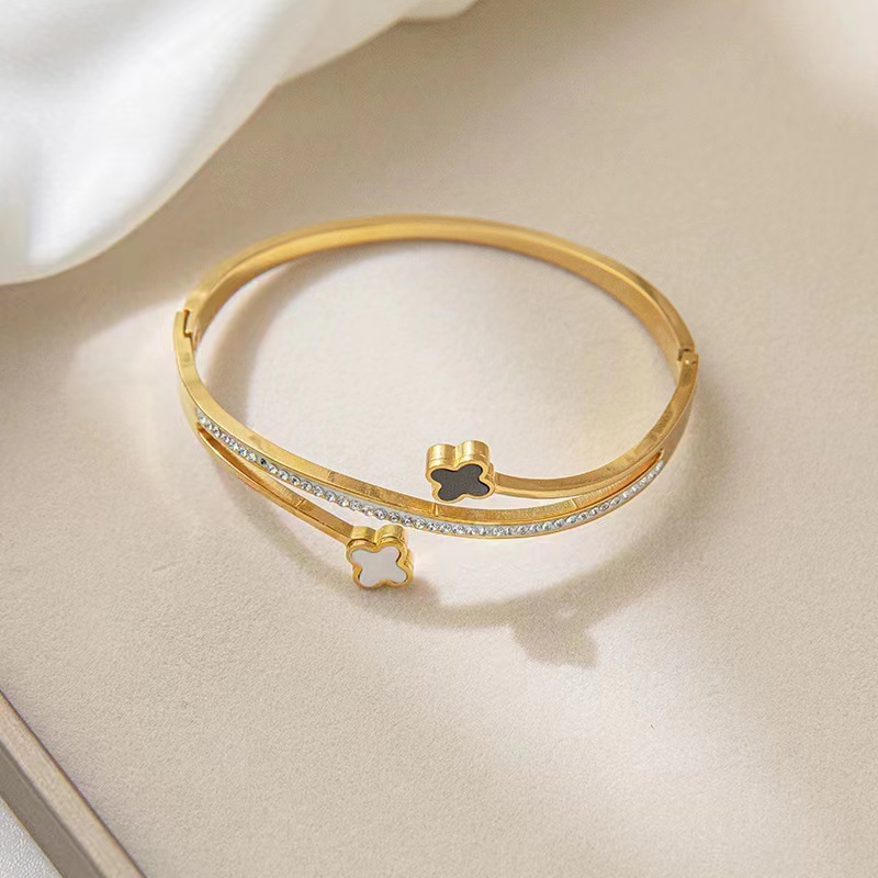 不锈钢手镯，款式新颖，质量可靠，价格便宜产品图