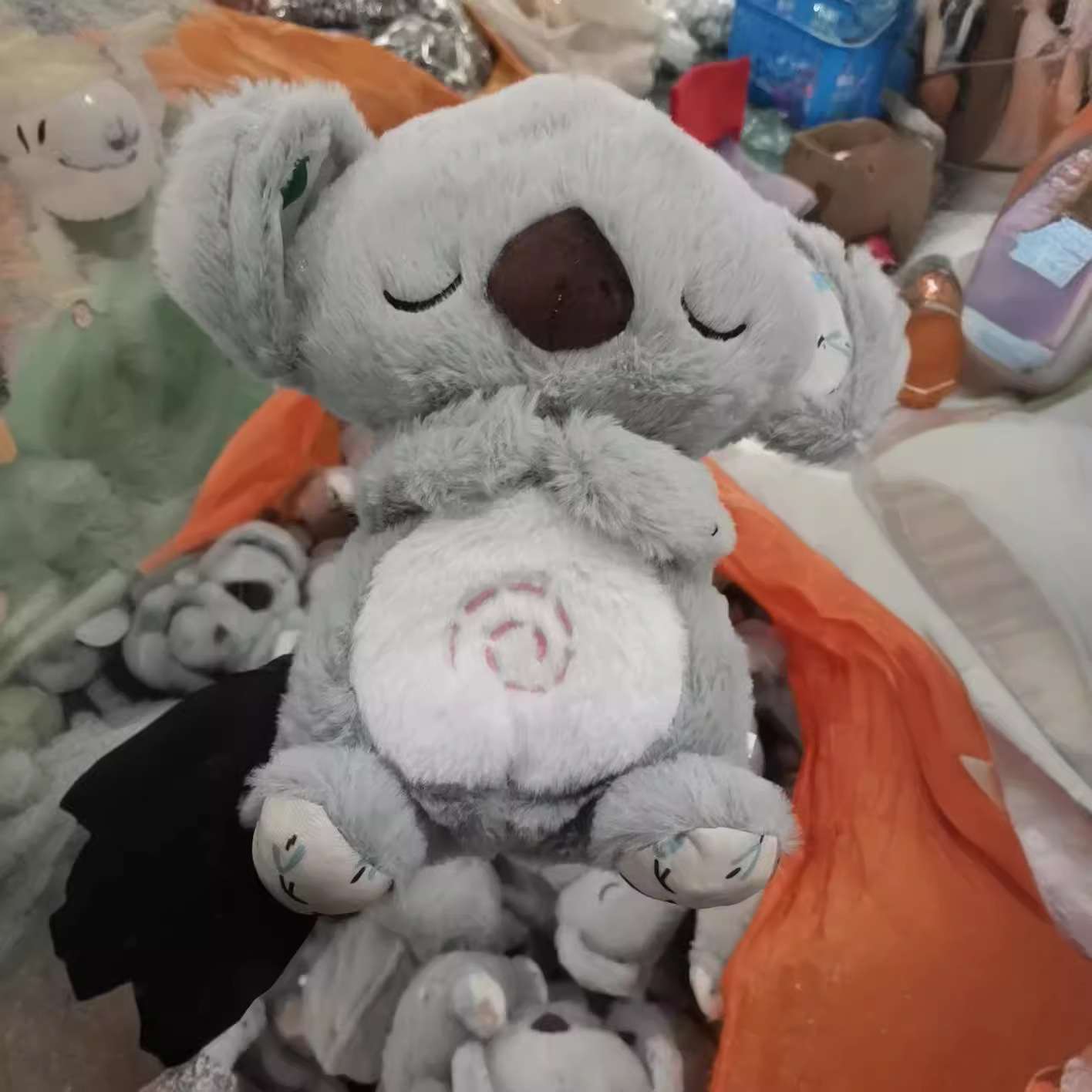 A new cross-border plush toy that breathes, glows and makes sounds, featuring a cute koala breathing bear and a baby lullabing music for early education details Picture