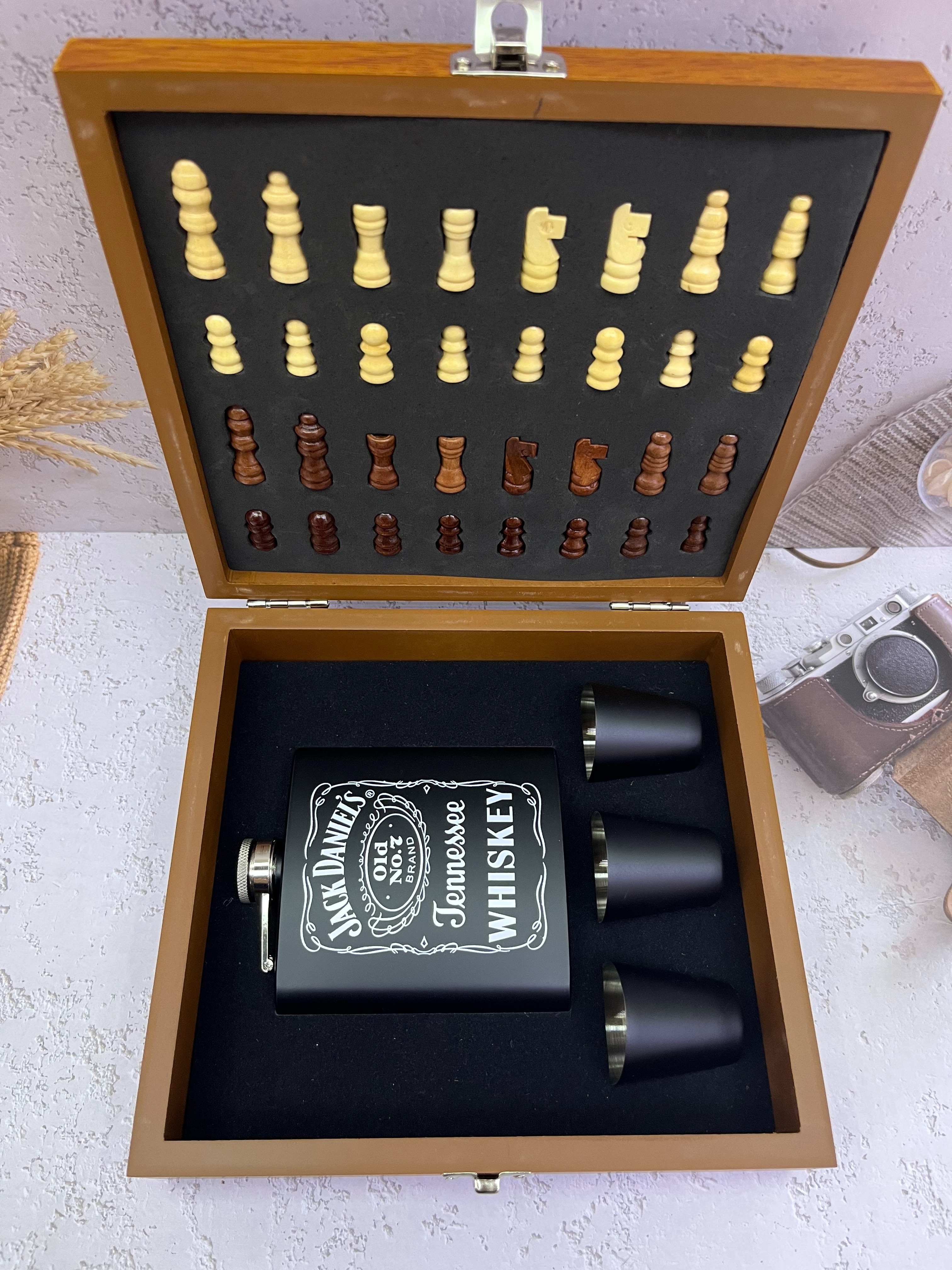 特色棋子木盒不锈钢酒具套装出口俄罗斯酒壶
