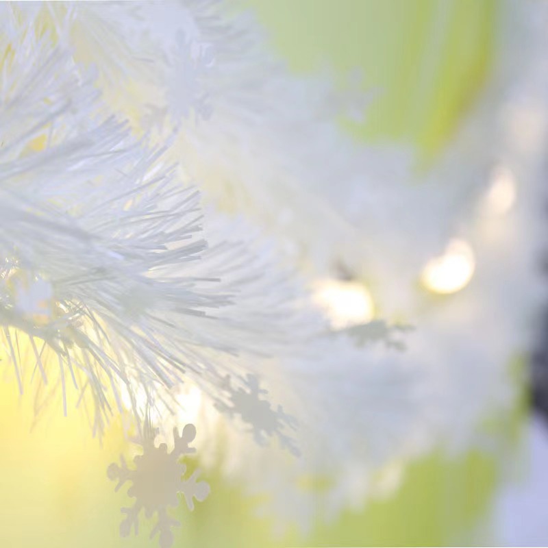 Yongtai Christmas Sliver New Holiday Party Decoration Bar Shopping Mall Hotel Christmas Layout 2 Meters Thick White Snowflake Sliver Color Ribbon Rain Light Color Strip Application Scenario