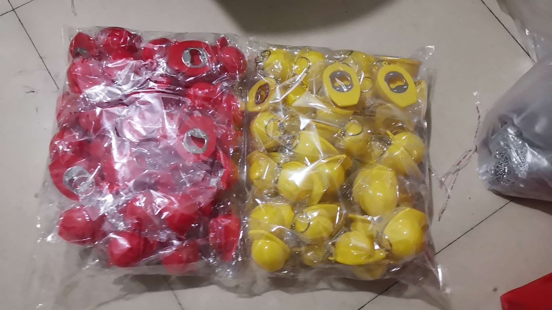 宇航员开口圈钥匙扣带挂件2023新款可爱女生书包挂饰品 盲盒随机送 箱包配件包挂件精美配饰