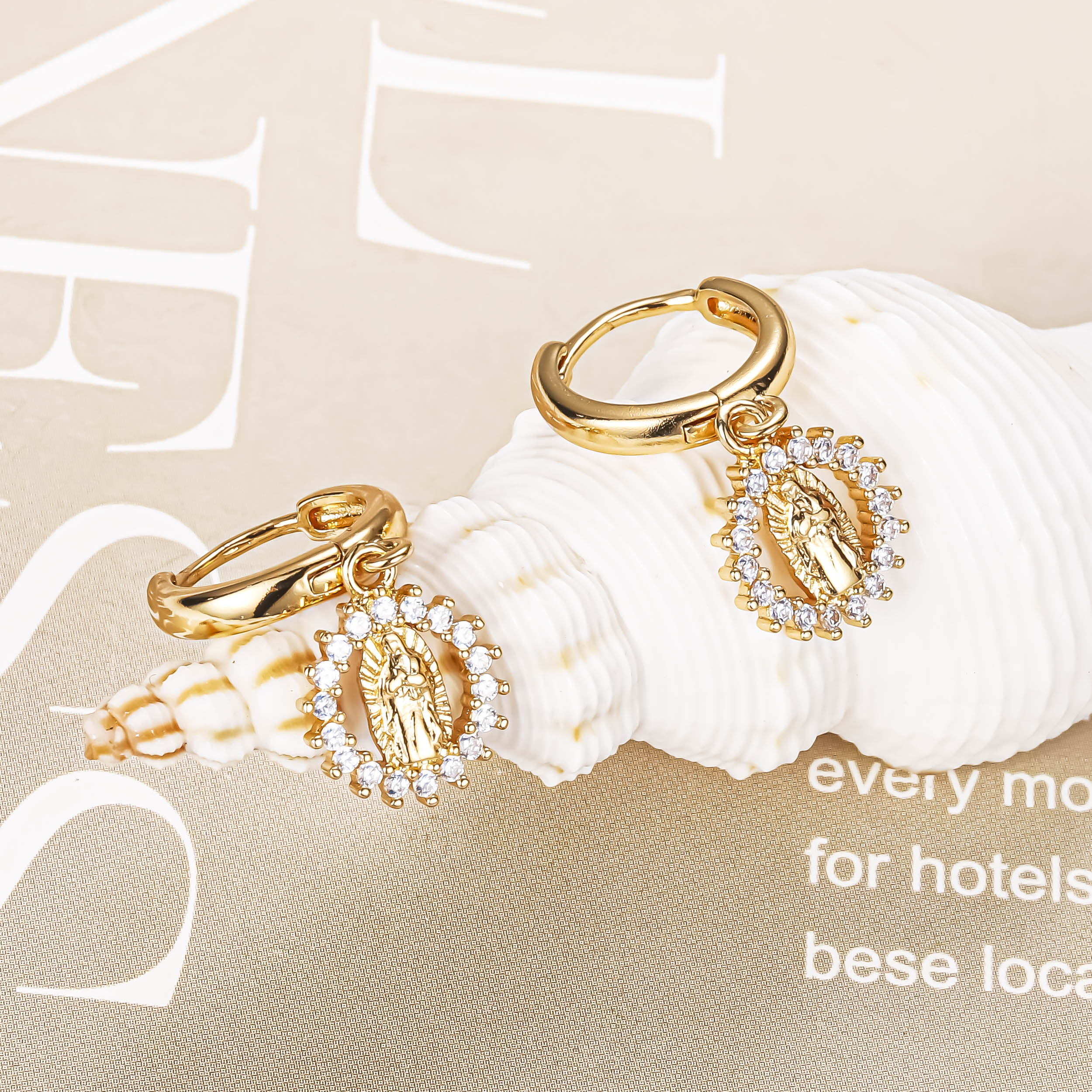 Chuangmei Jewelry Earrings, women's fashion jewelry accessories factory direct supply source Wholesale price Earrings and accessories Religious Champagne color 18k gold-plated ear buckles and ear pendants Chuangmei Item Picture
