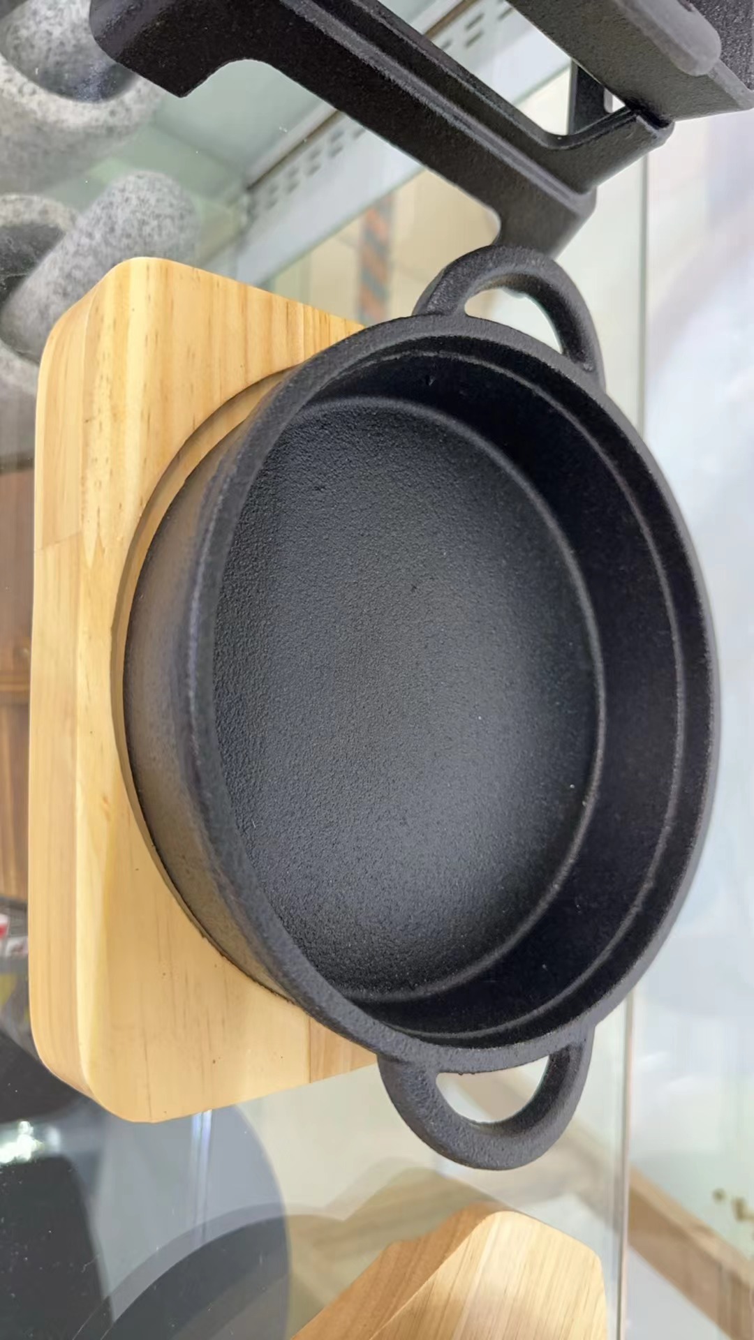 垃圾桶/智能垃圾桶/铁丝网垃圾桶/暖脚宝/1元以下商品白底实物图