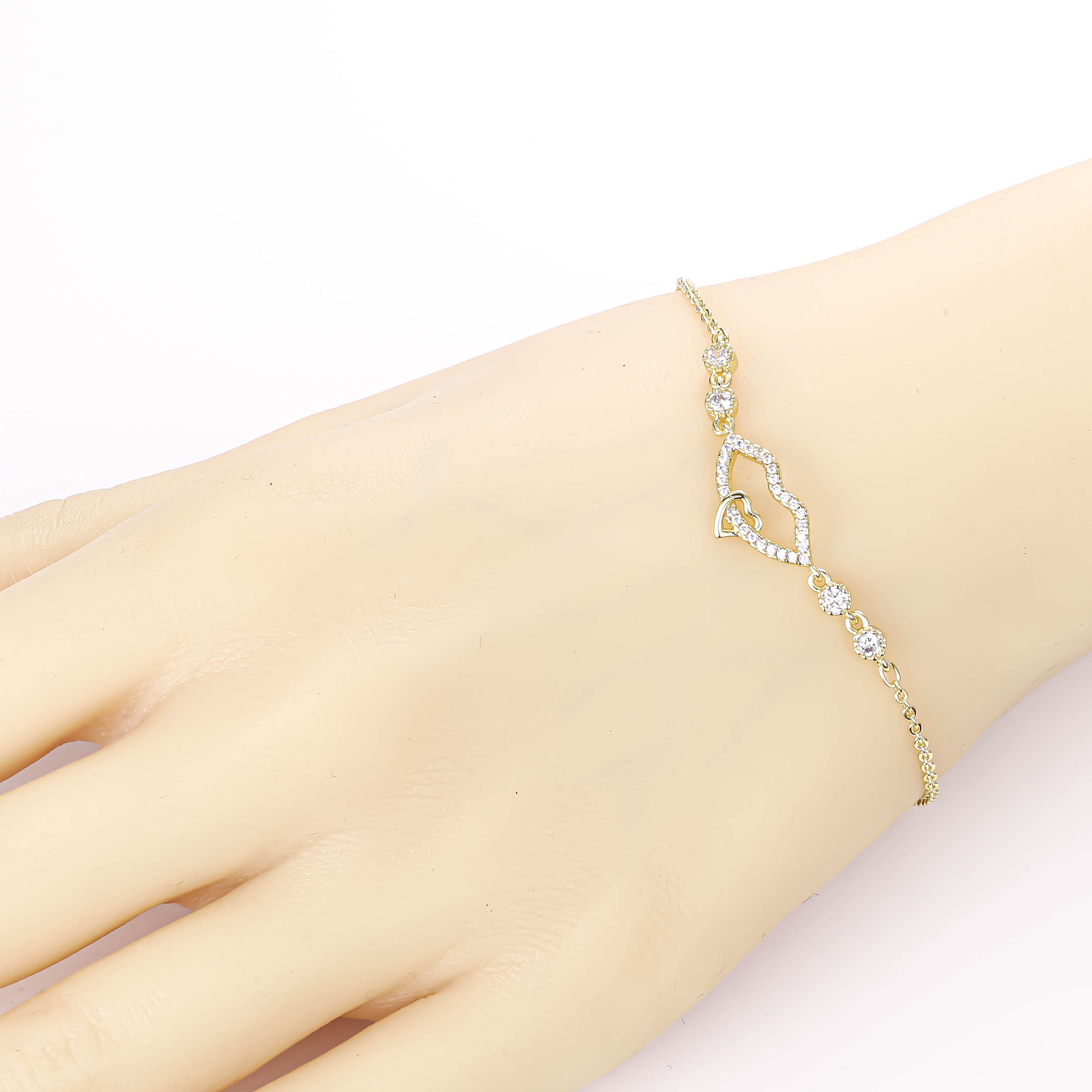 Chuangmei Jewelry offers 18K plated bracelets in the style of Japanese and Korean Instagram, which are fashionable, elegant and exquisite. We wholesale jewelry, gemstone bracelets and zircon bracelets Item Picture