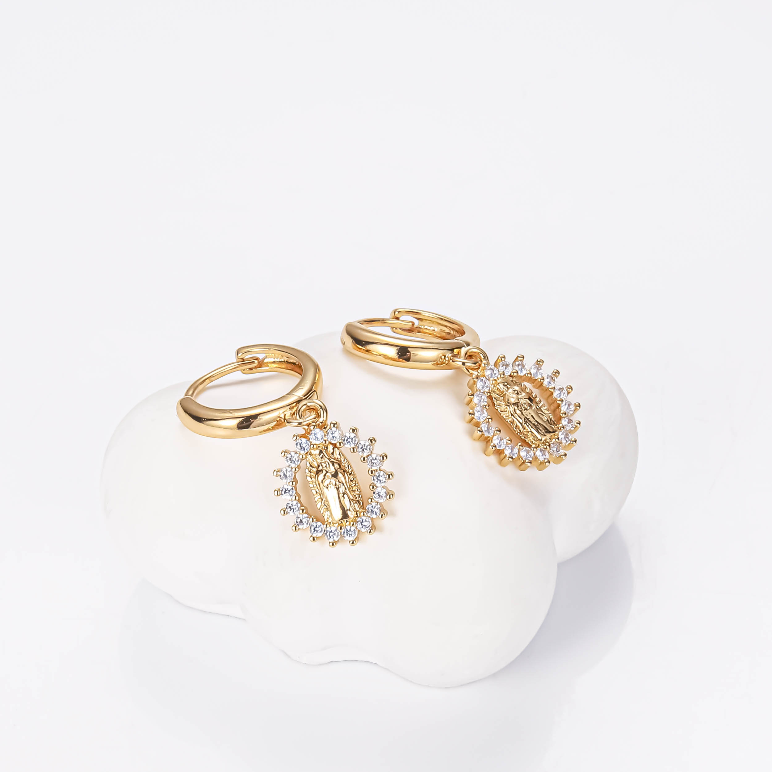 Chuangmei Jewelry Earrings, women's fashion jewelry accessories factory direct supply source Wholesale price Earrings and accessories Religious Champagne color 18k gold-plated ear buckles and ear pendants Chuangmei