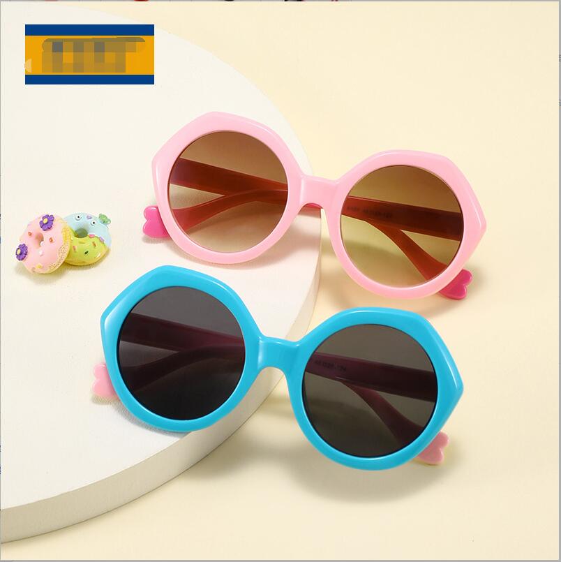 2024新款男女童户外休闲防紫外线遮光眼镜儿童太阳镜批发 XT6107