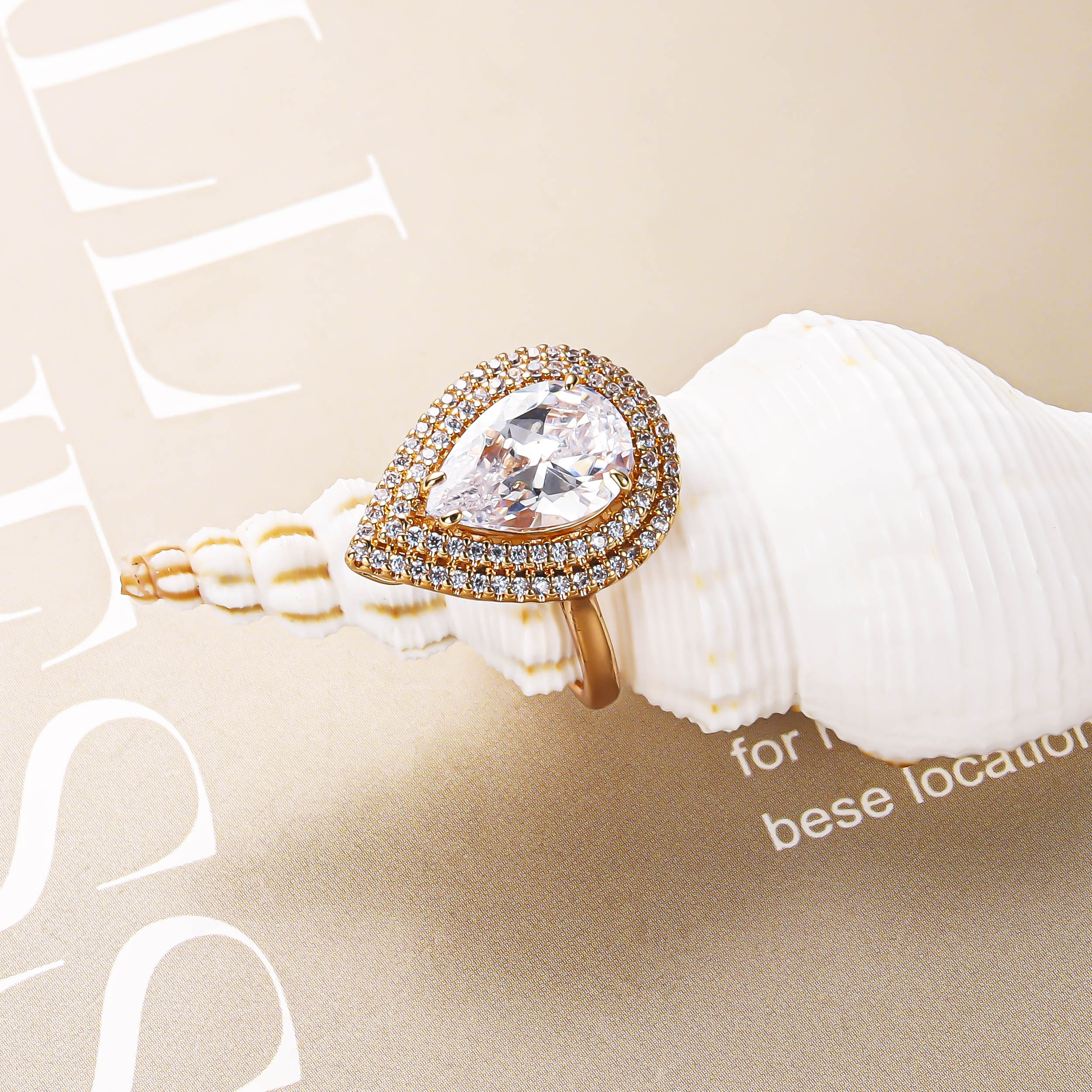 Zircon personalized diamond ring for men, popular diamond ring for women 2024, wholesale zircon 18k gold-plated champagne color water drop classic ring from Europe and America Specification image