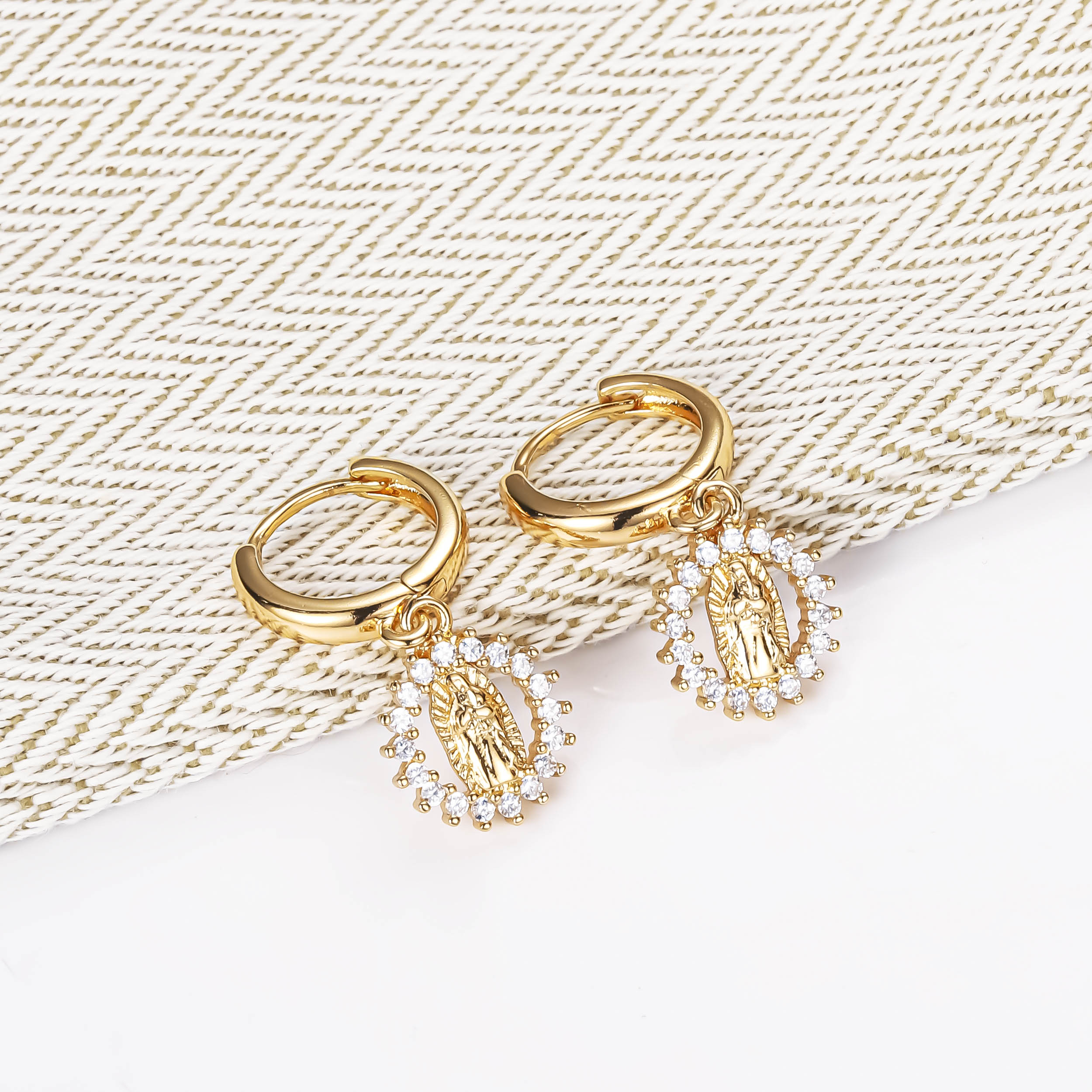 Chuangmei Jewelry Earrings, women's fashion jewelry accessories factory direct supply source Wholesale price Earrings and accessories Religious Champagne color 18k gold-plated ear buckles and ear pendants Chuangmei Specification image