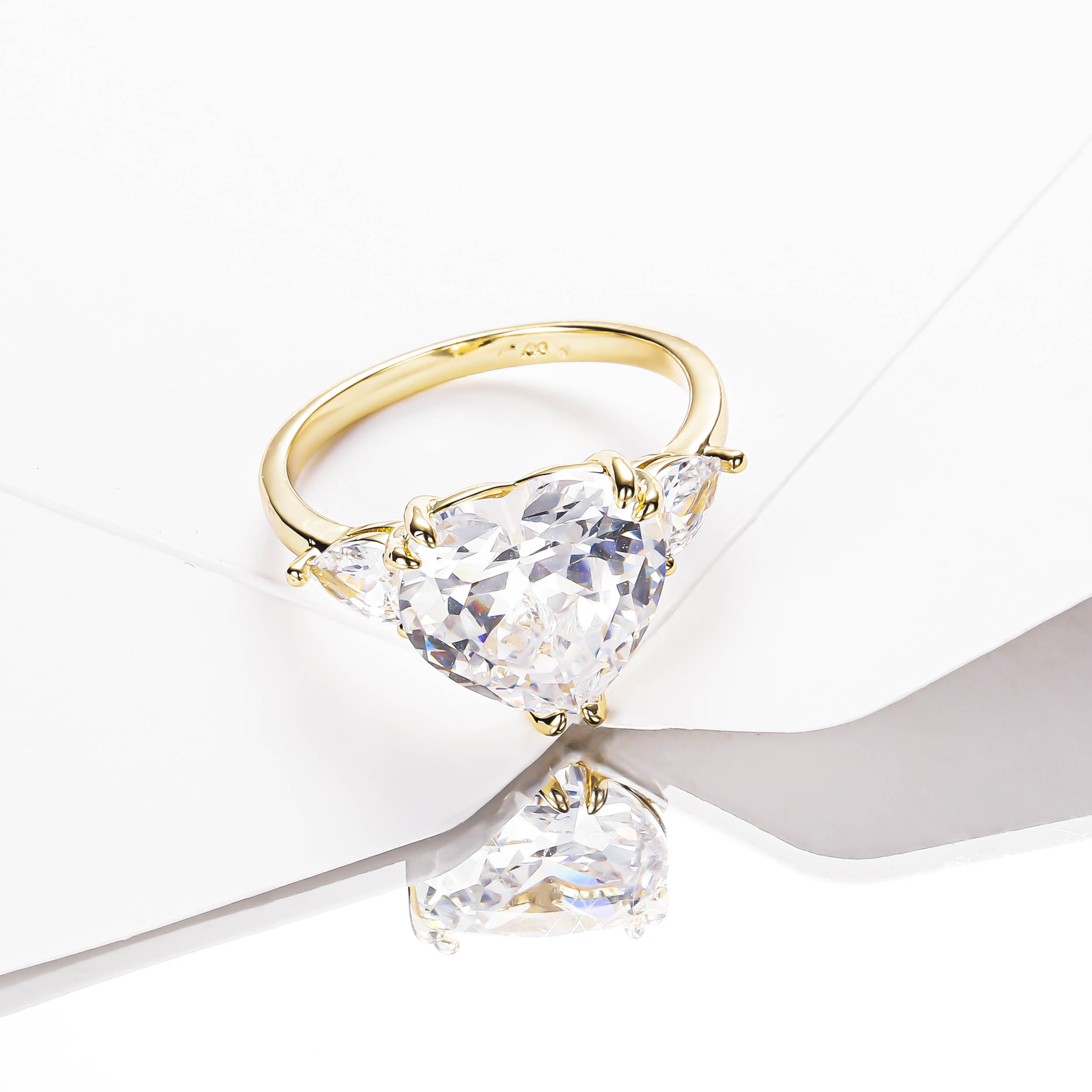 Wedding rings, zircon wedding rings, engagement diamonds, women's fake couple rings, proposal couple diamond rings, zircon details Picture