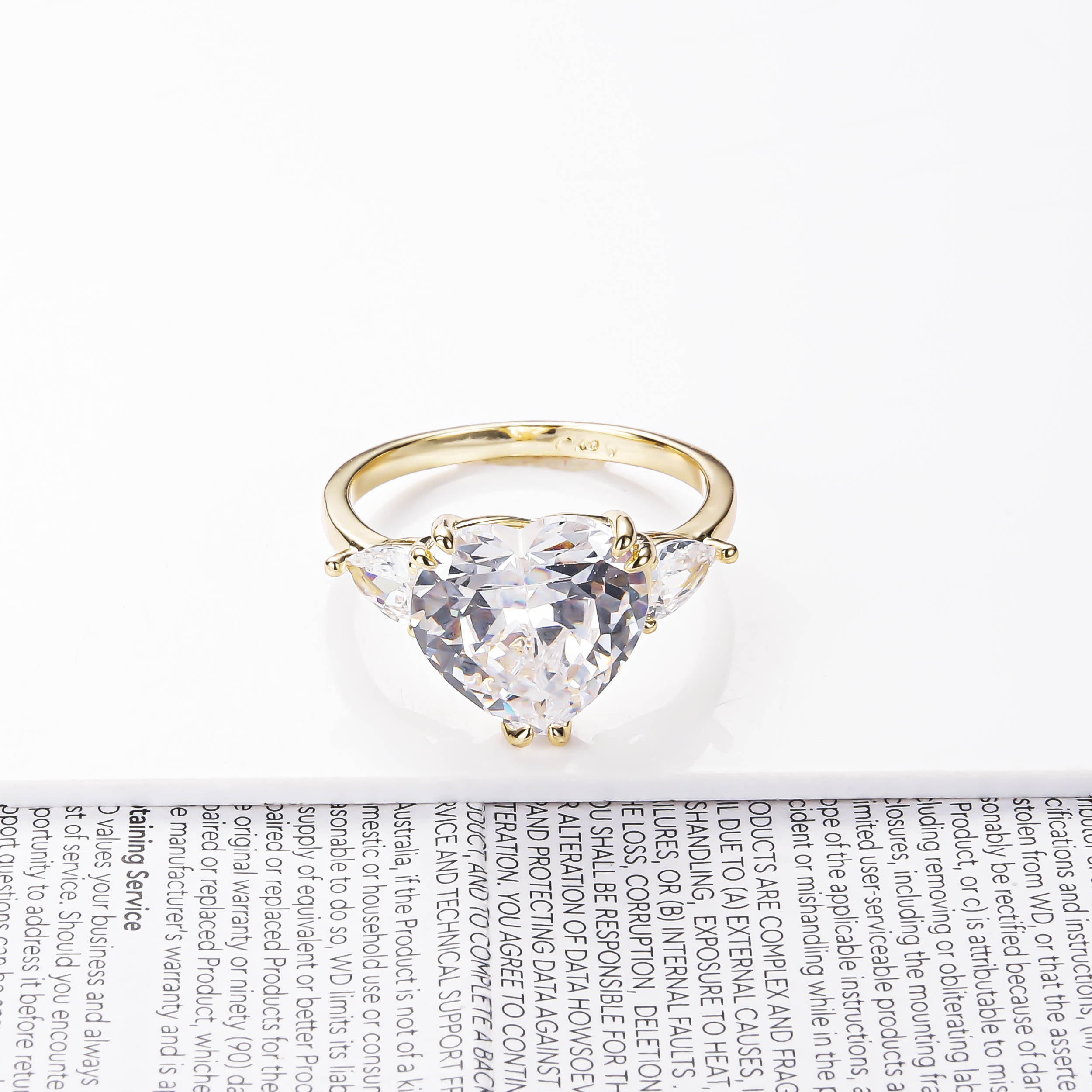 Wedding rings, zircon wedding rings, engagement diamonds, women's fake couple rings, proposal couple diamond rings, zircon Application Scenario