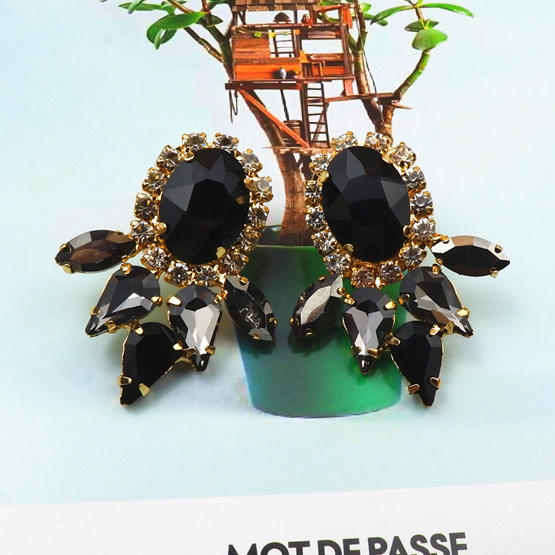Europe And The United States Exaggerated Classic Black, White And Grey Crystal Glass Earrings Banquet Party Wear Earrings Earrings High-End Earrings Application Scenario